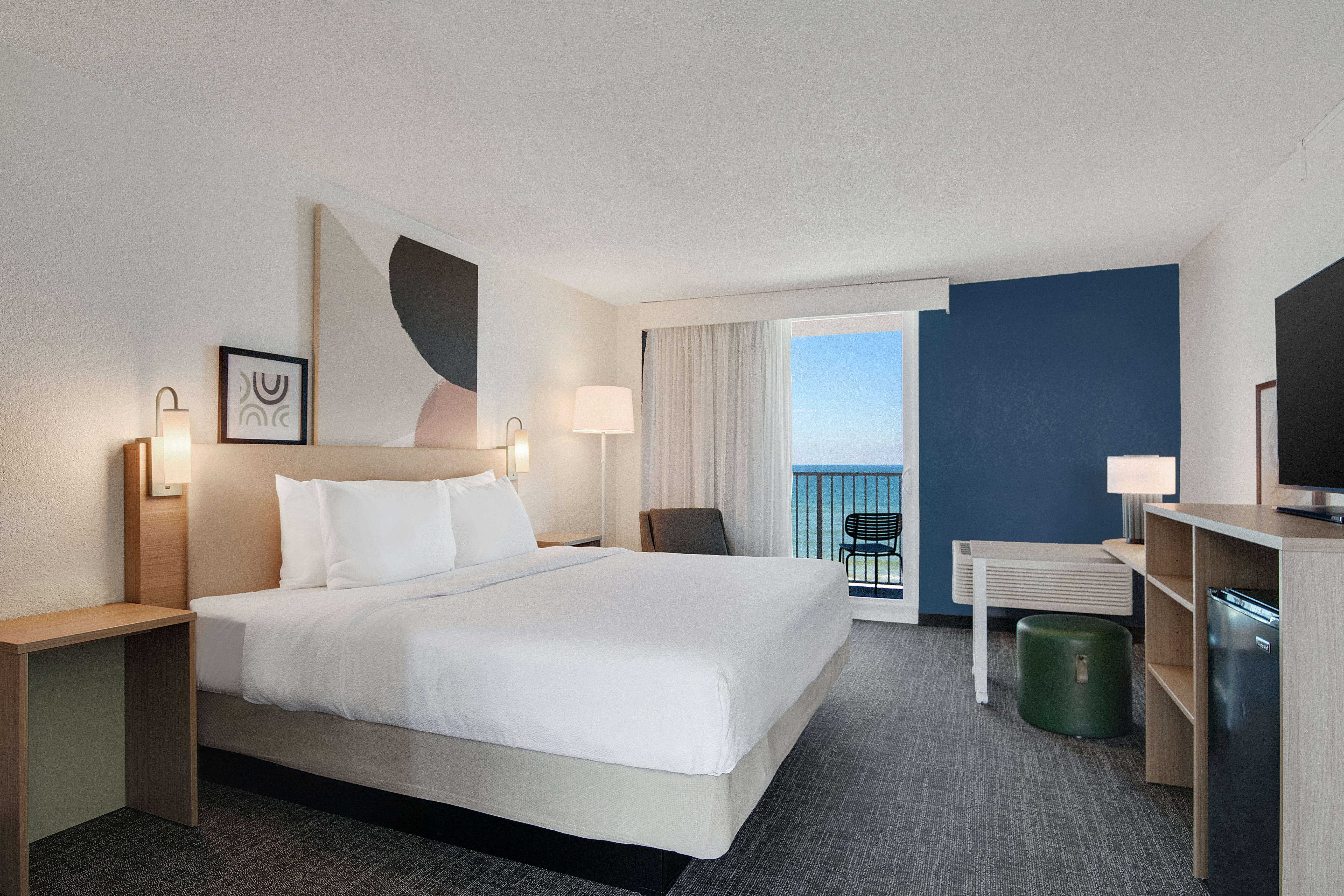 1 KING BED OCEANFRONT