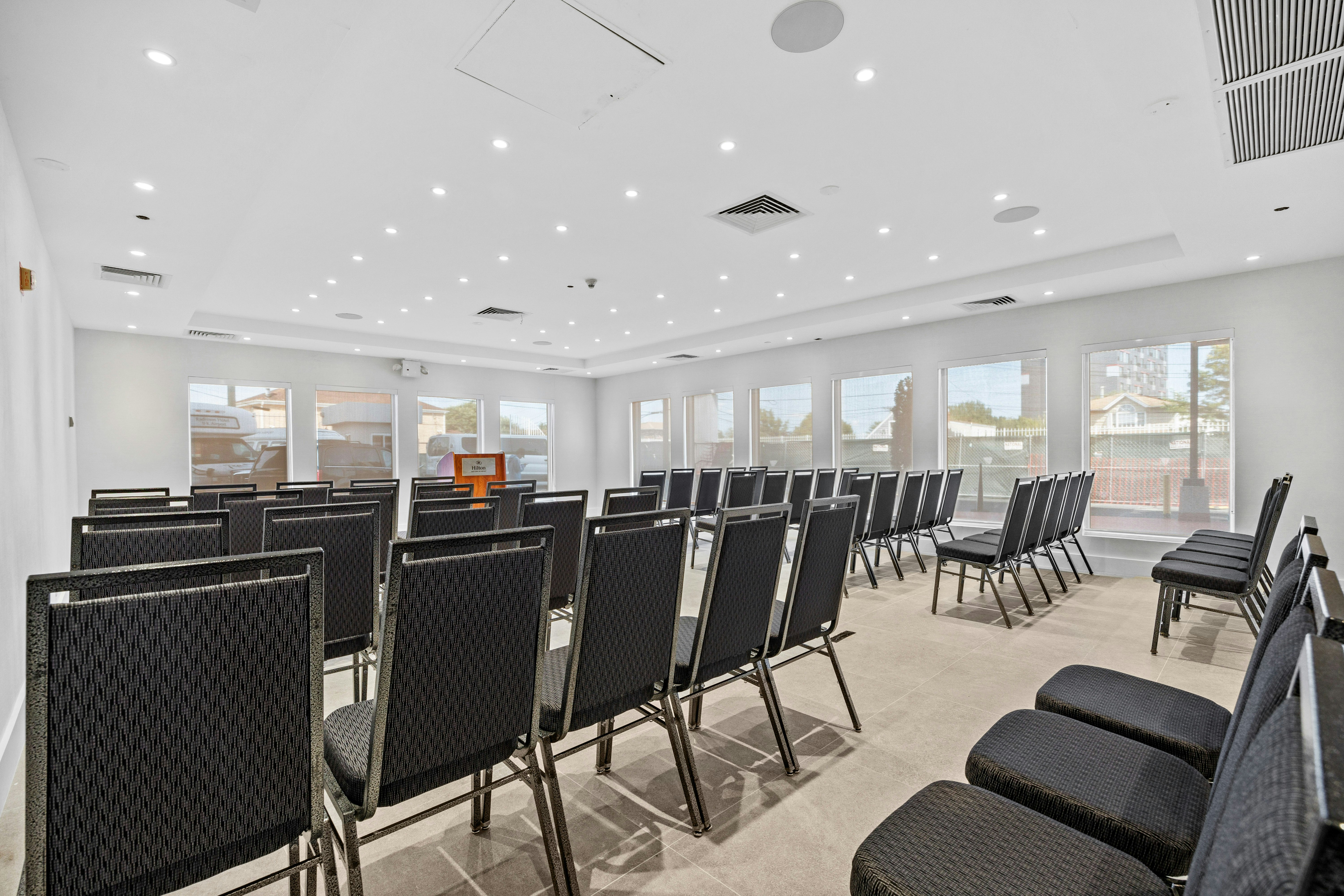 DoubleTree by Hilton New York JFK Airport