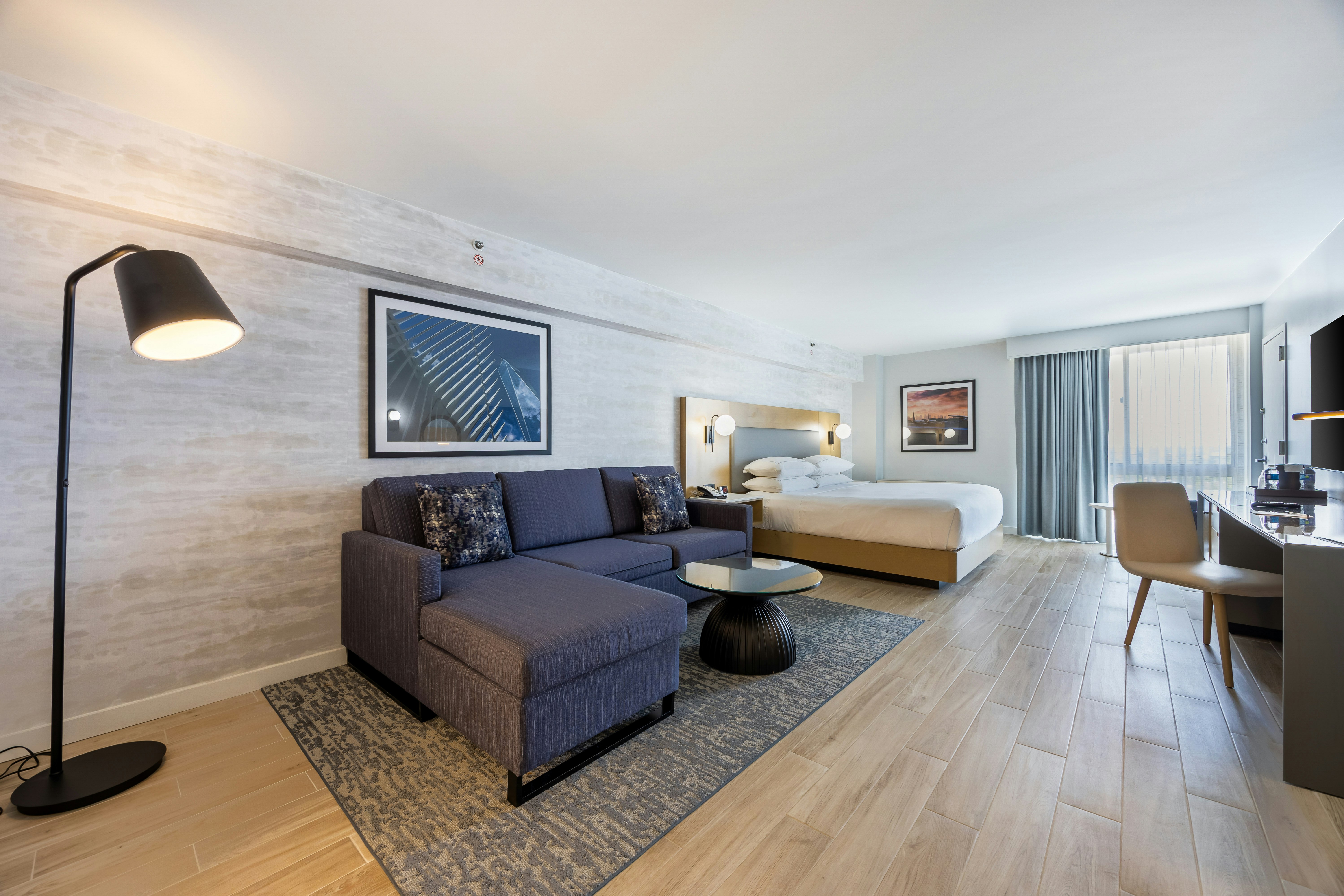 1 KING BED JUNIOR SUITE