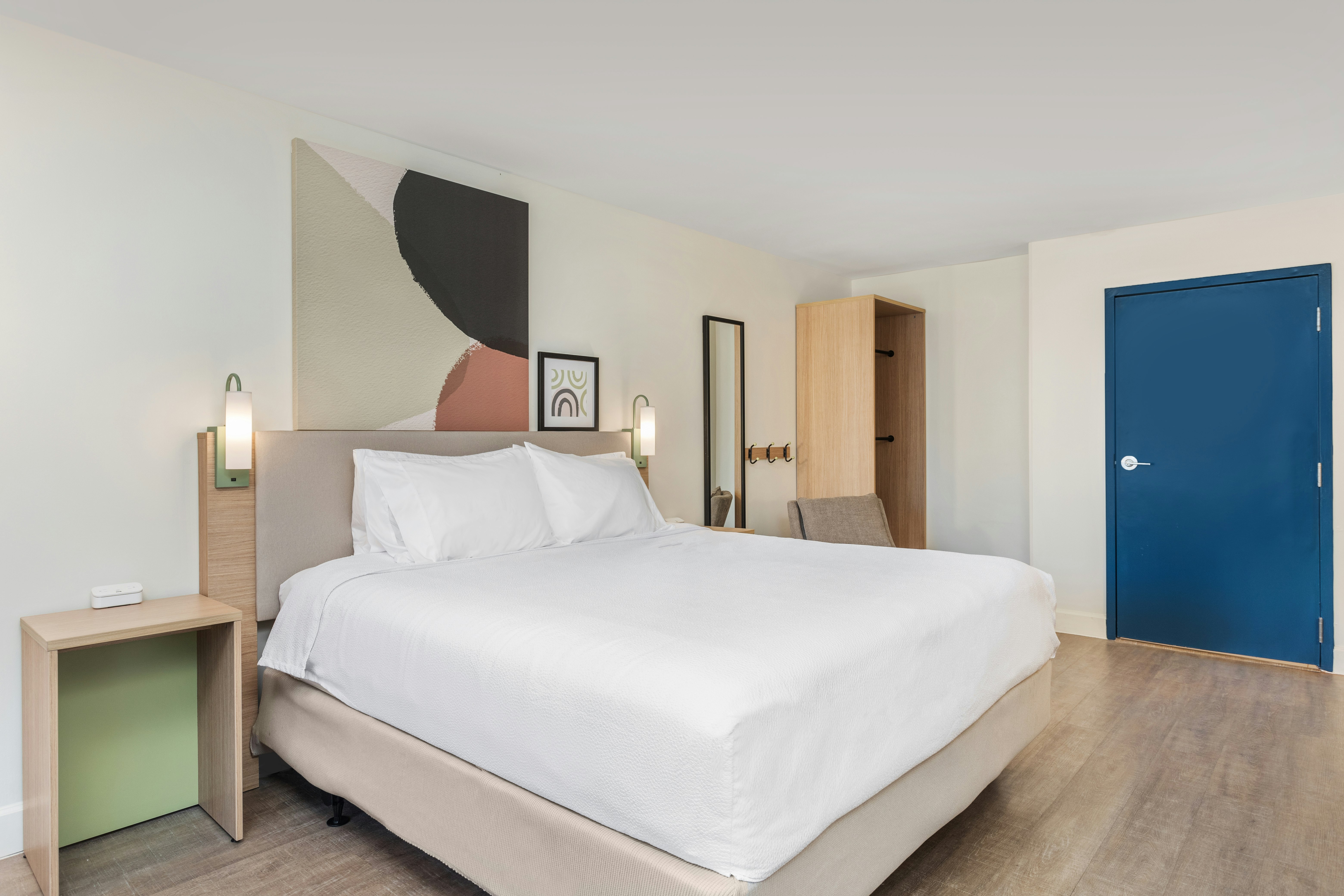 1 KING BED MOB ACCESS TUB