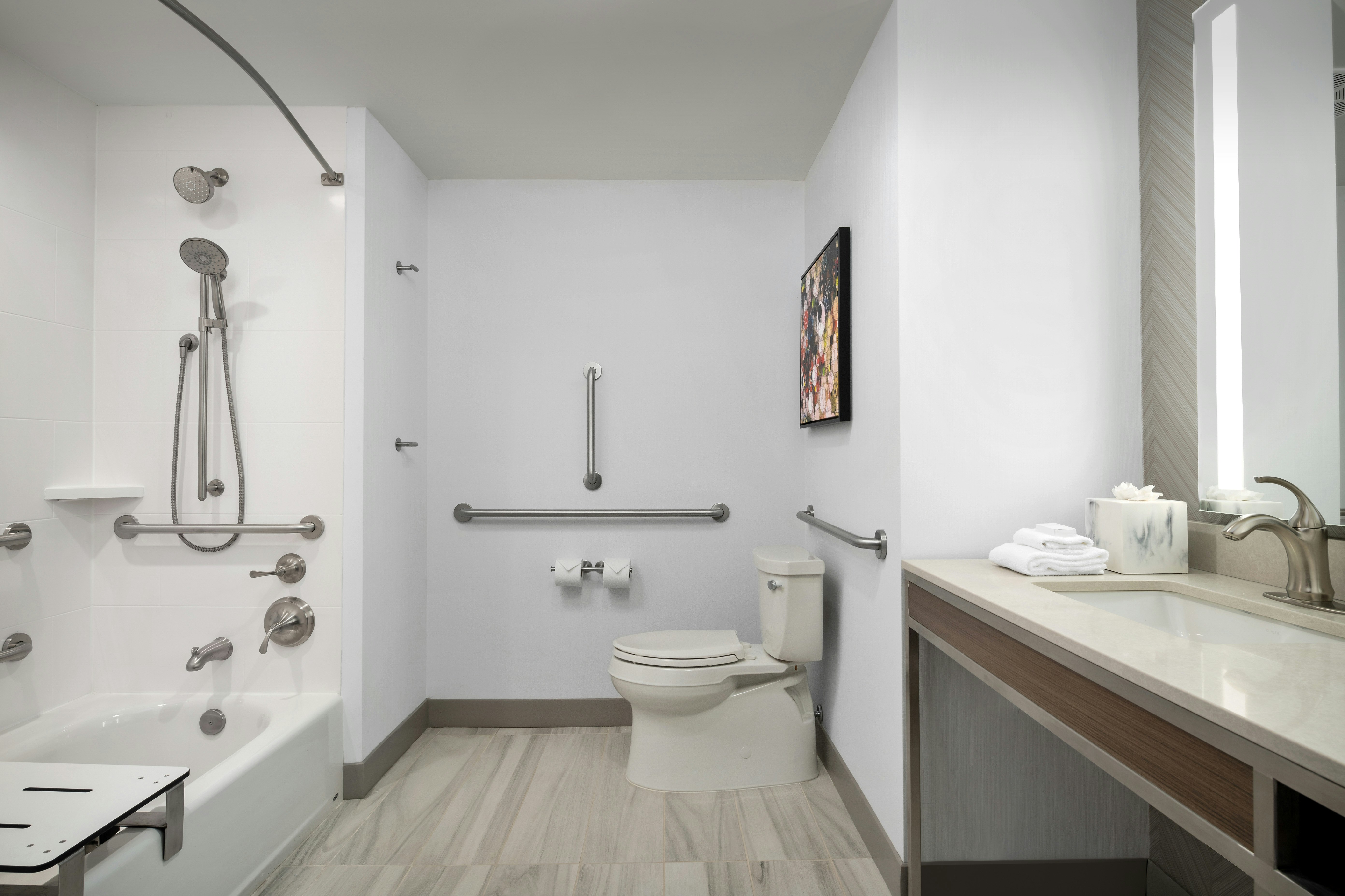 1 KG BED ACC RM W/BATHTUB