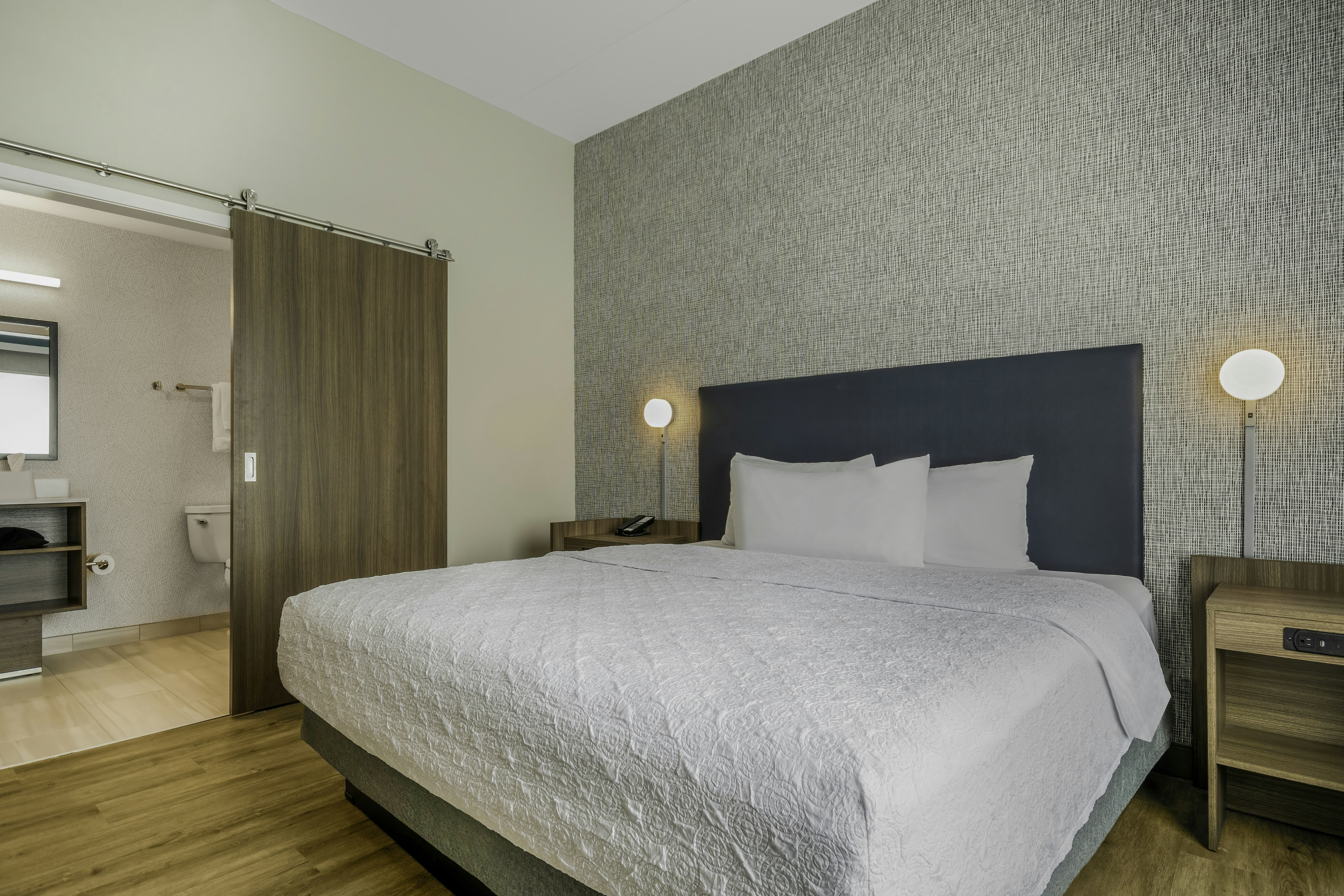 1 KING 1BEDROOM SUITE