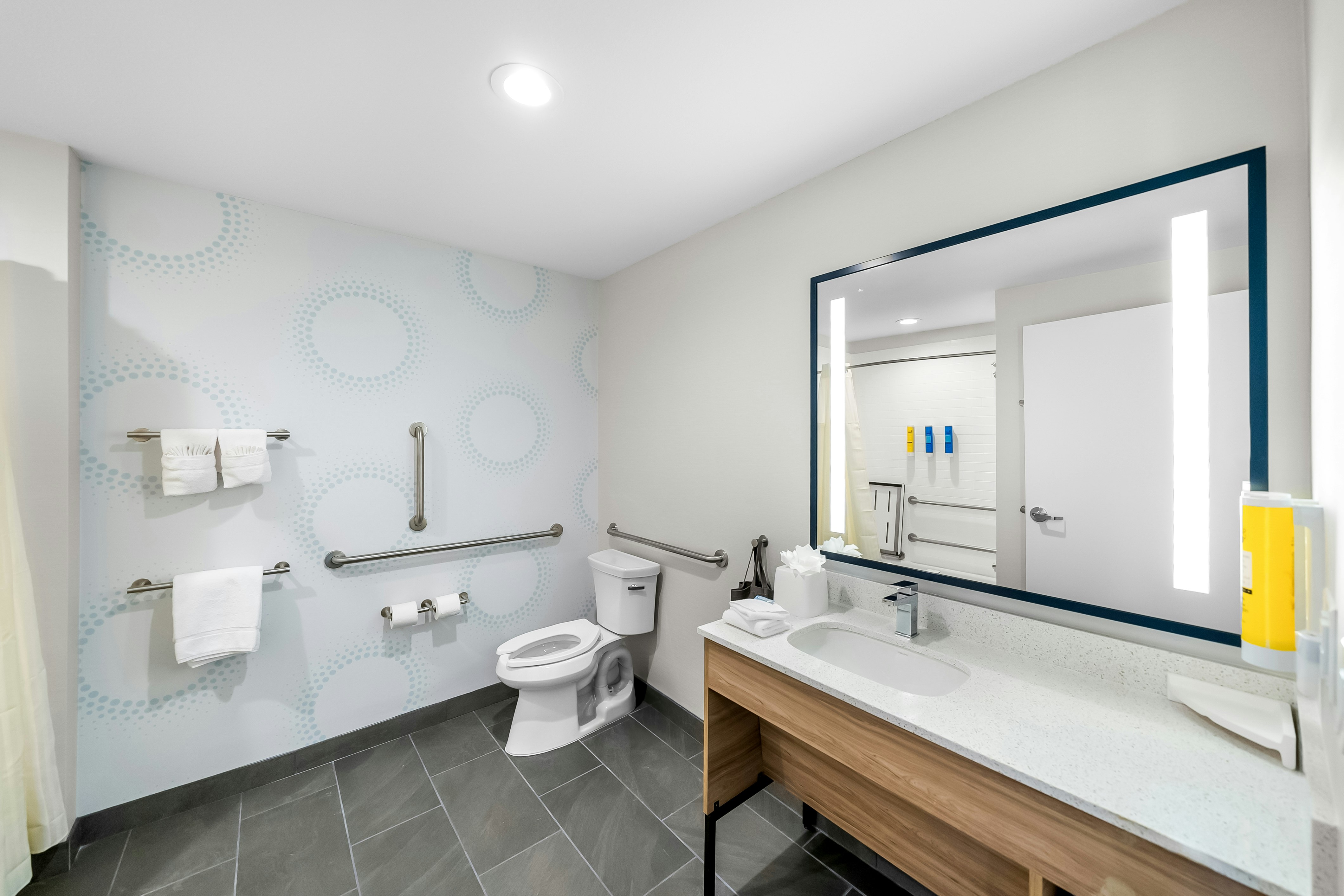1 KING ACCESSIBLE TUB