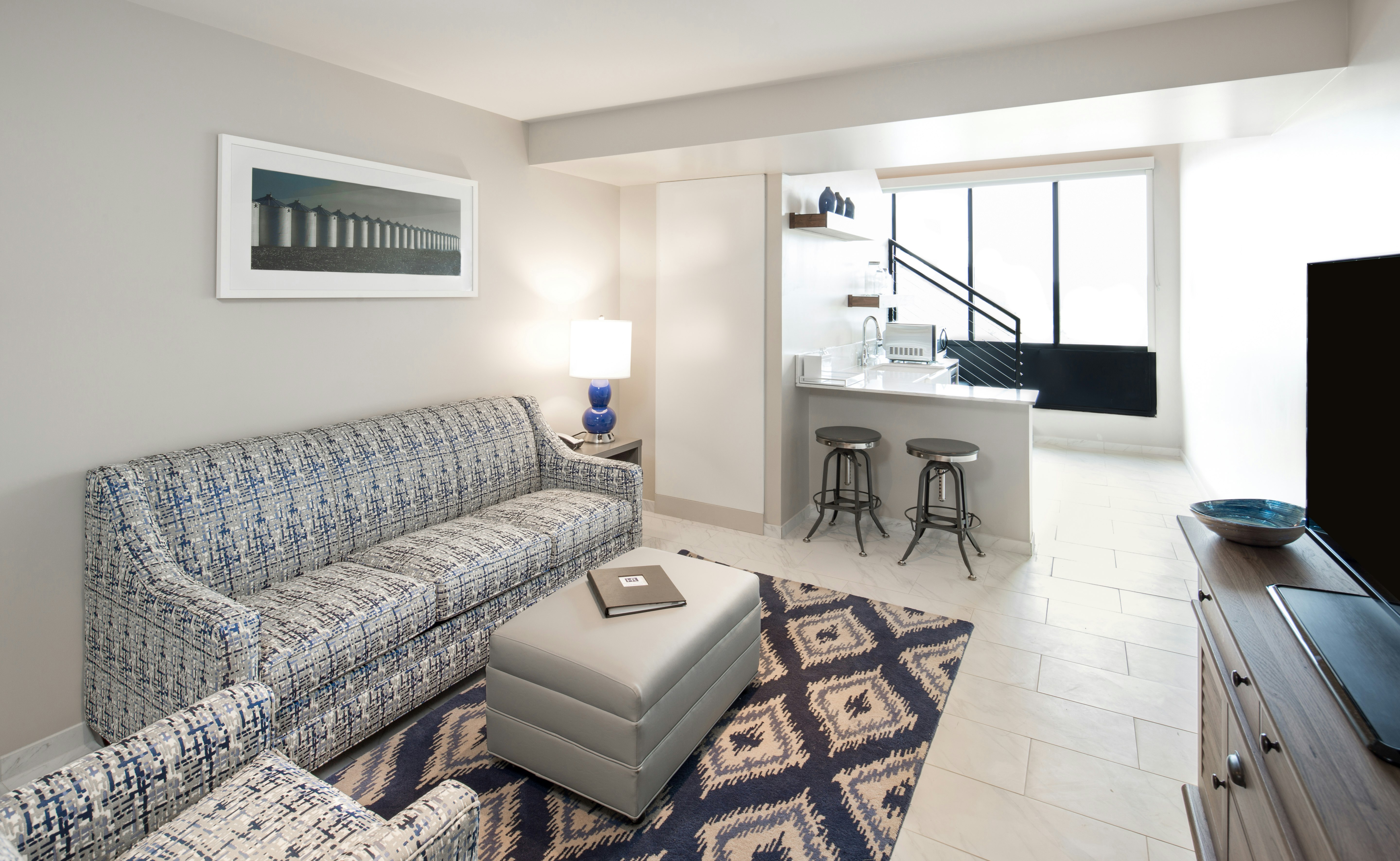 1 KING DELUXE LOFT SUITE