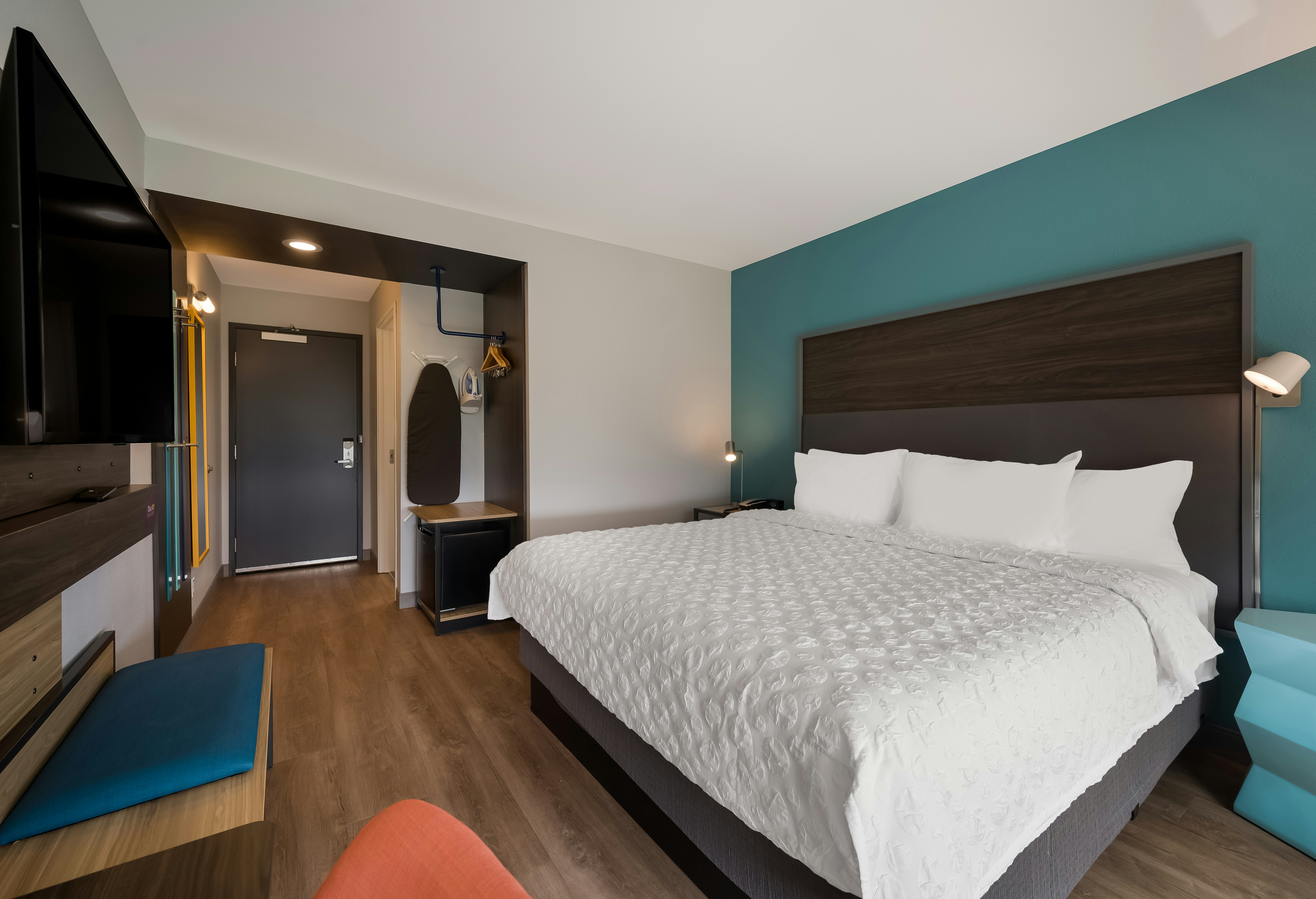 Tru by Hilton Novi Detroit