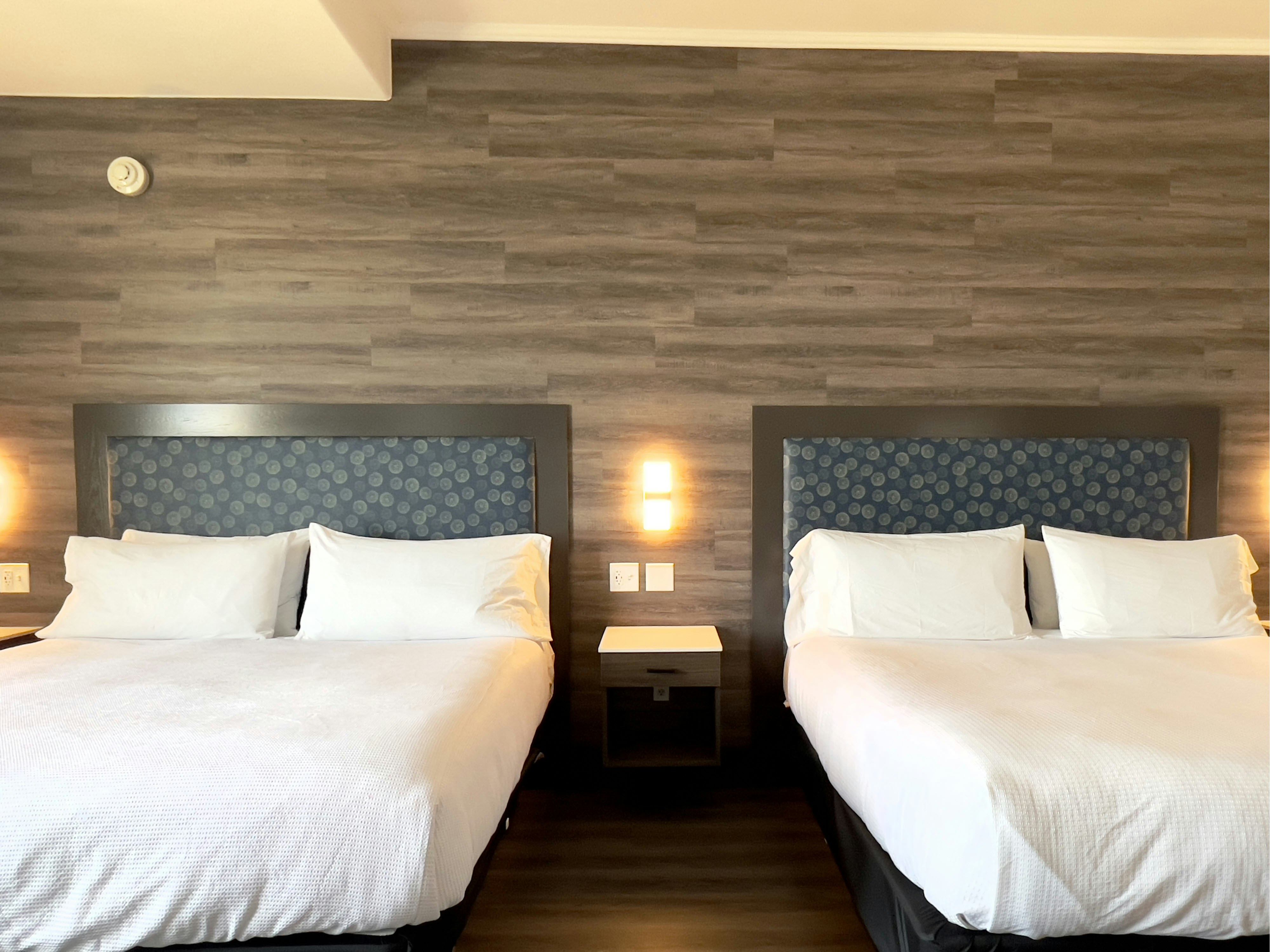 2 KING BEDS