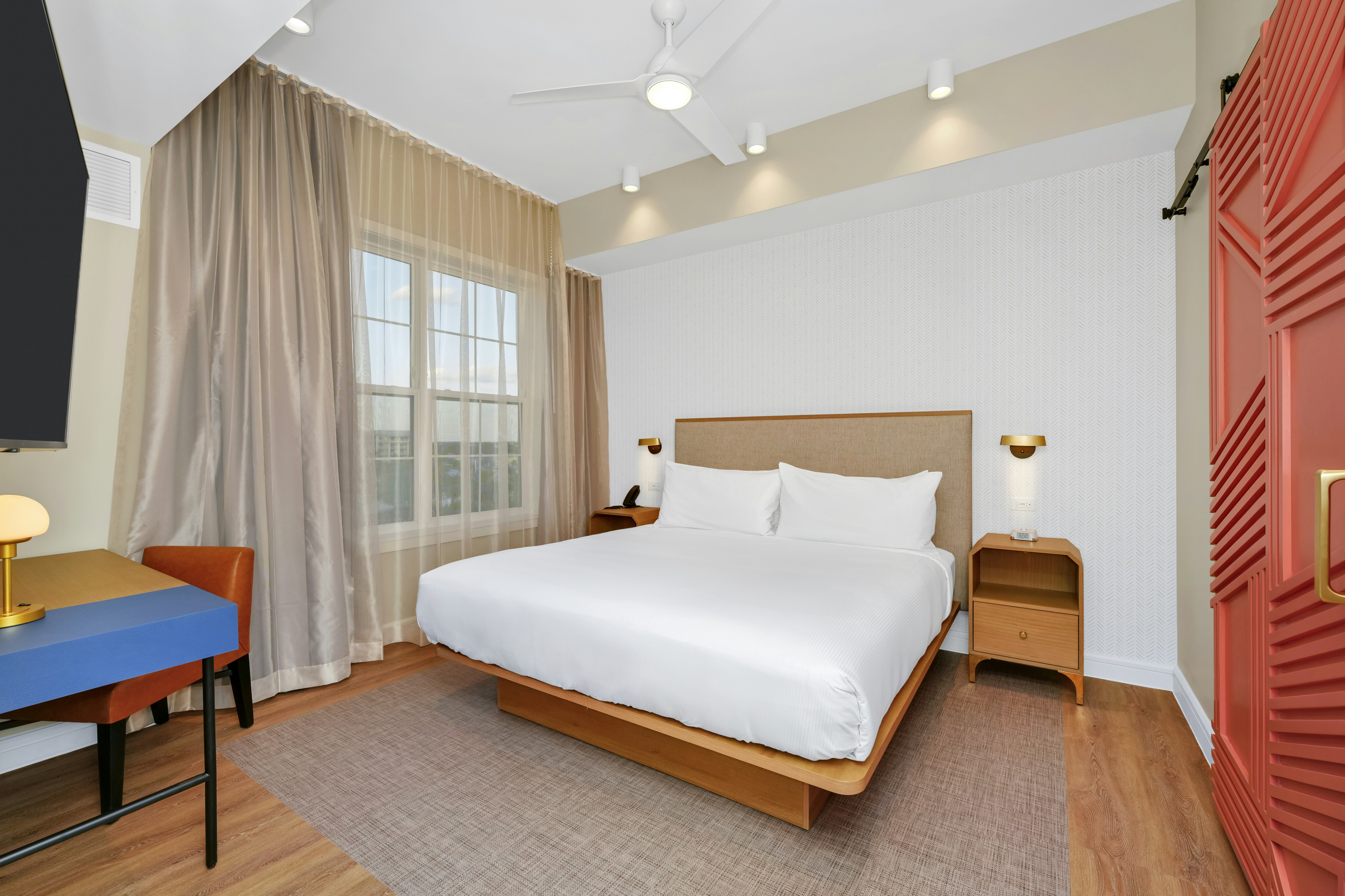 1KG BD 2 RM SUITE CORNER