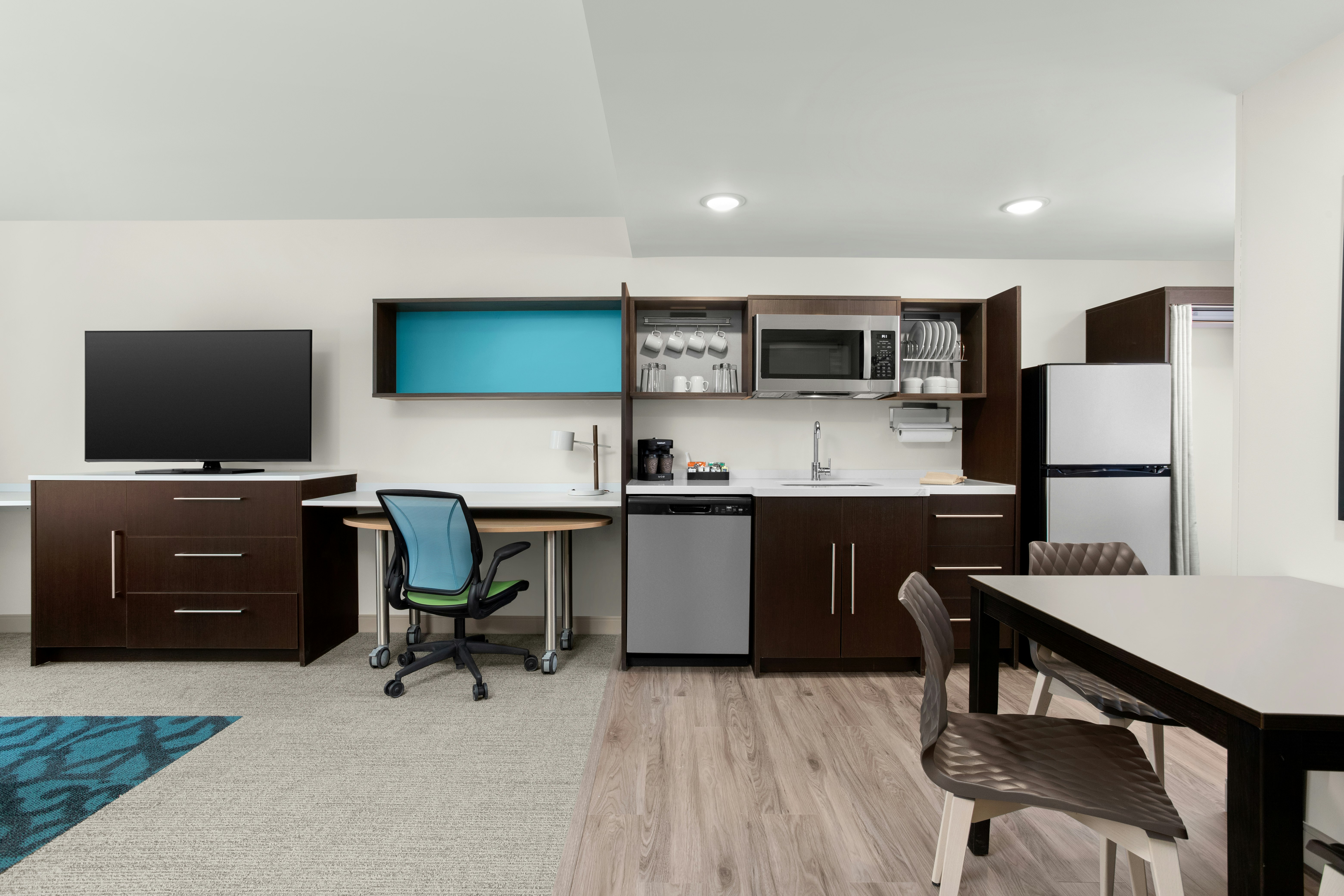 1 KING 1BEDROOM SUITE