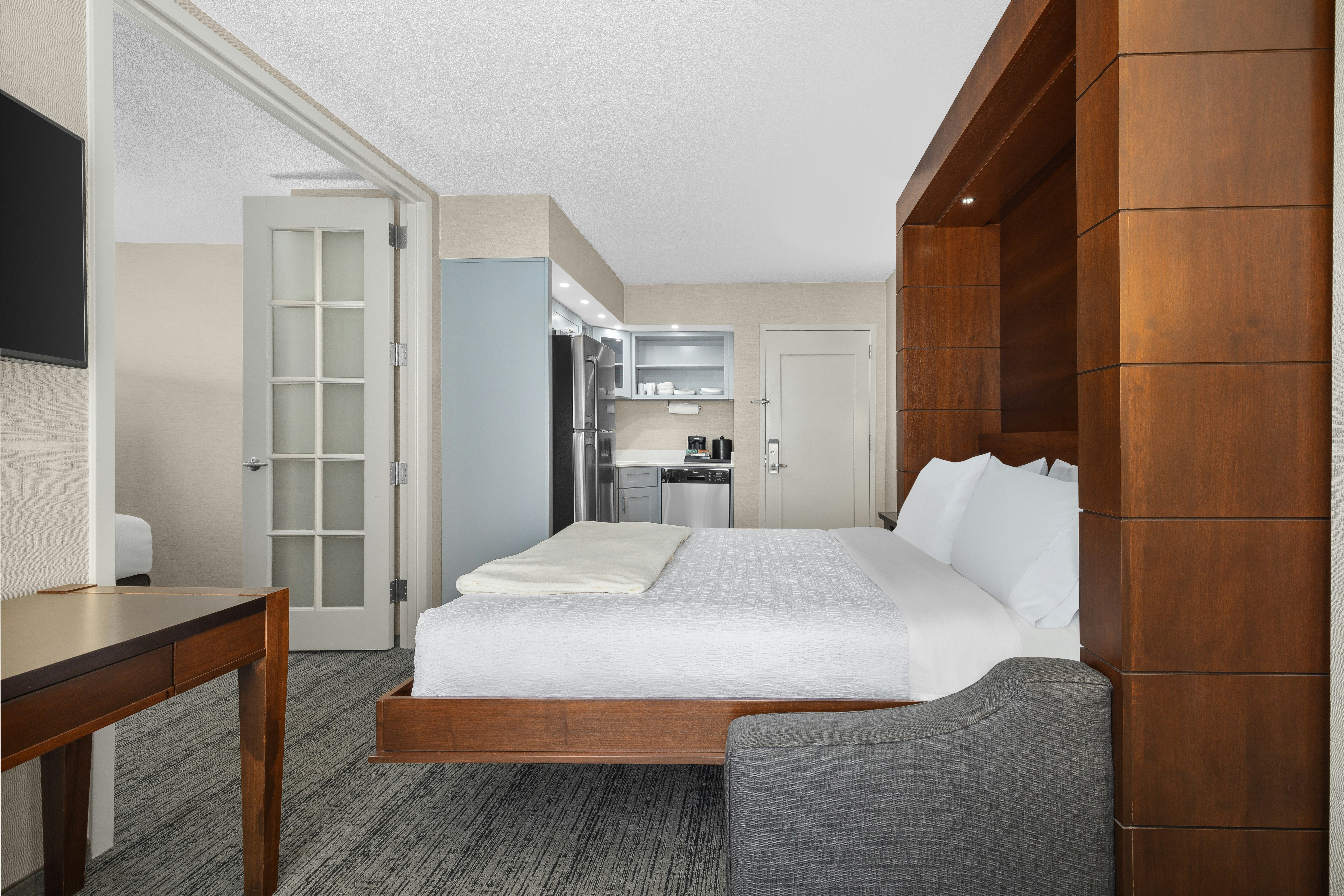 1 KING MURPHY 1BEDROOM STE