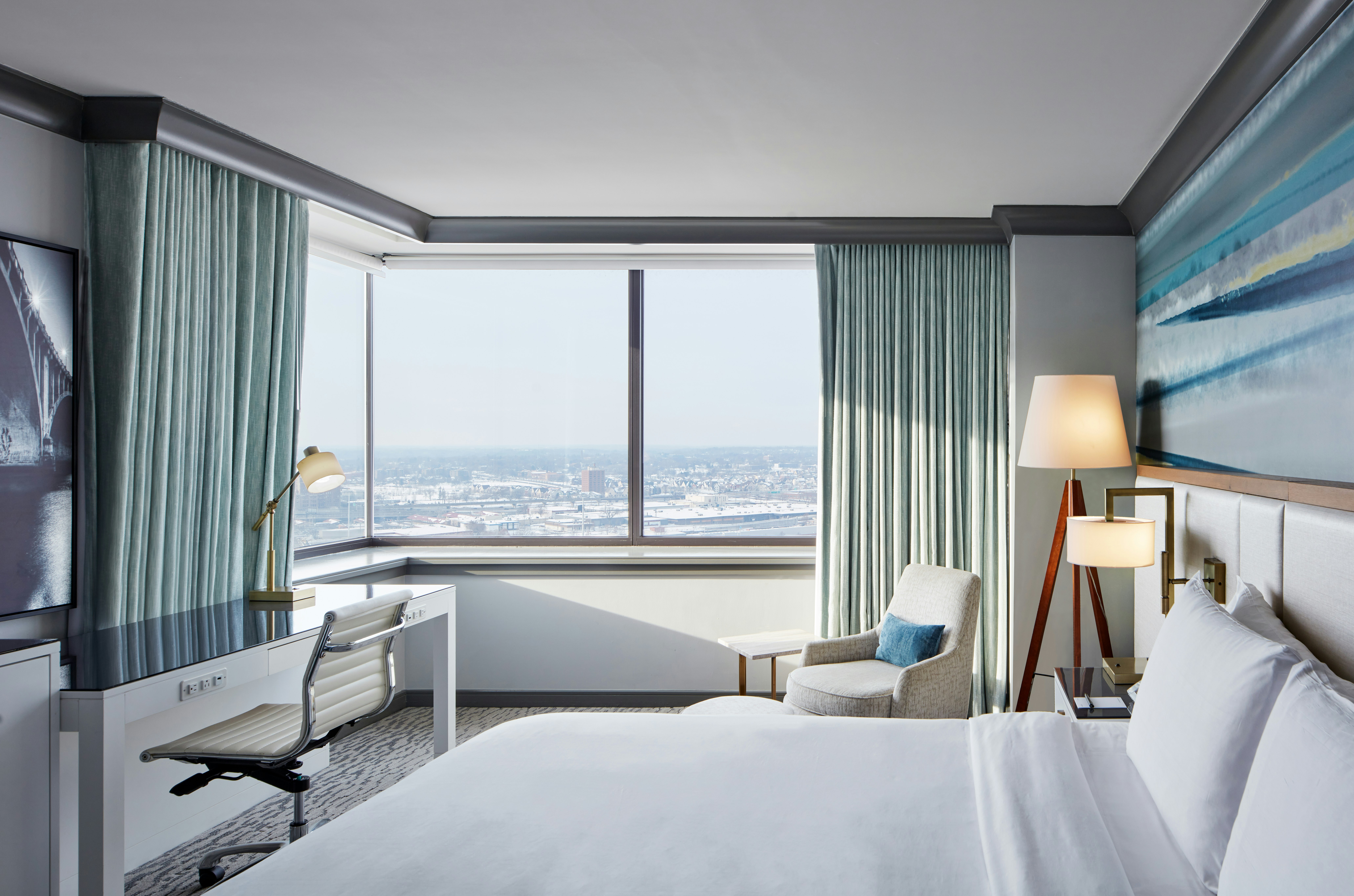 1 KING BED CORNER VIEW