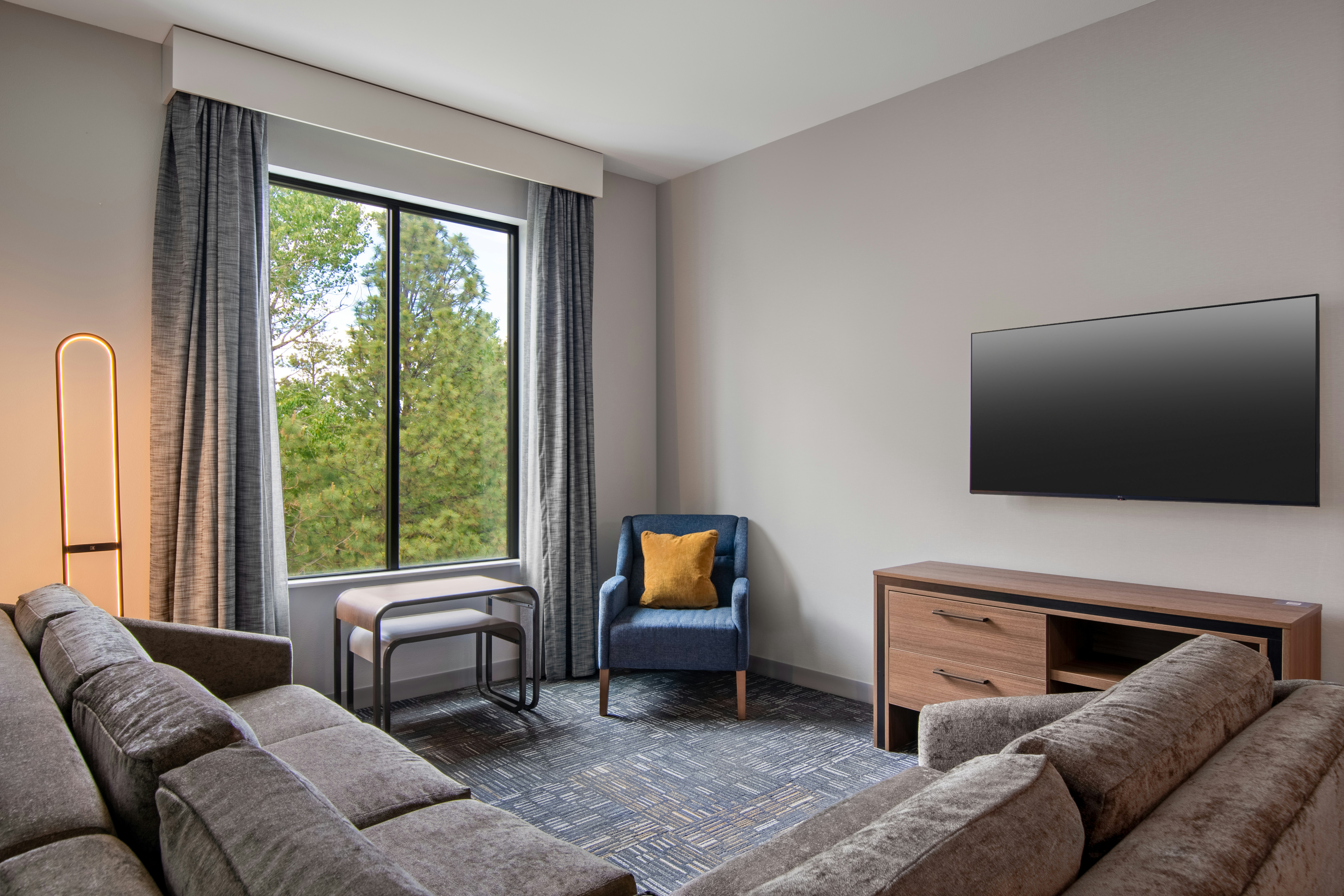1 KING BED PREMIUM STUDIO