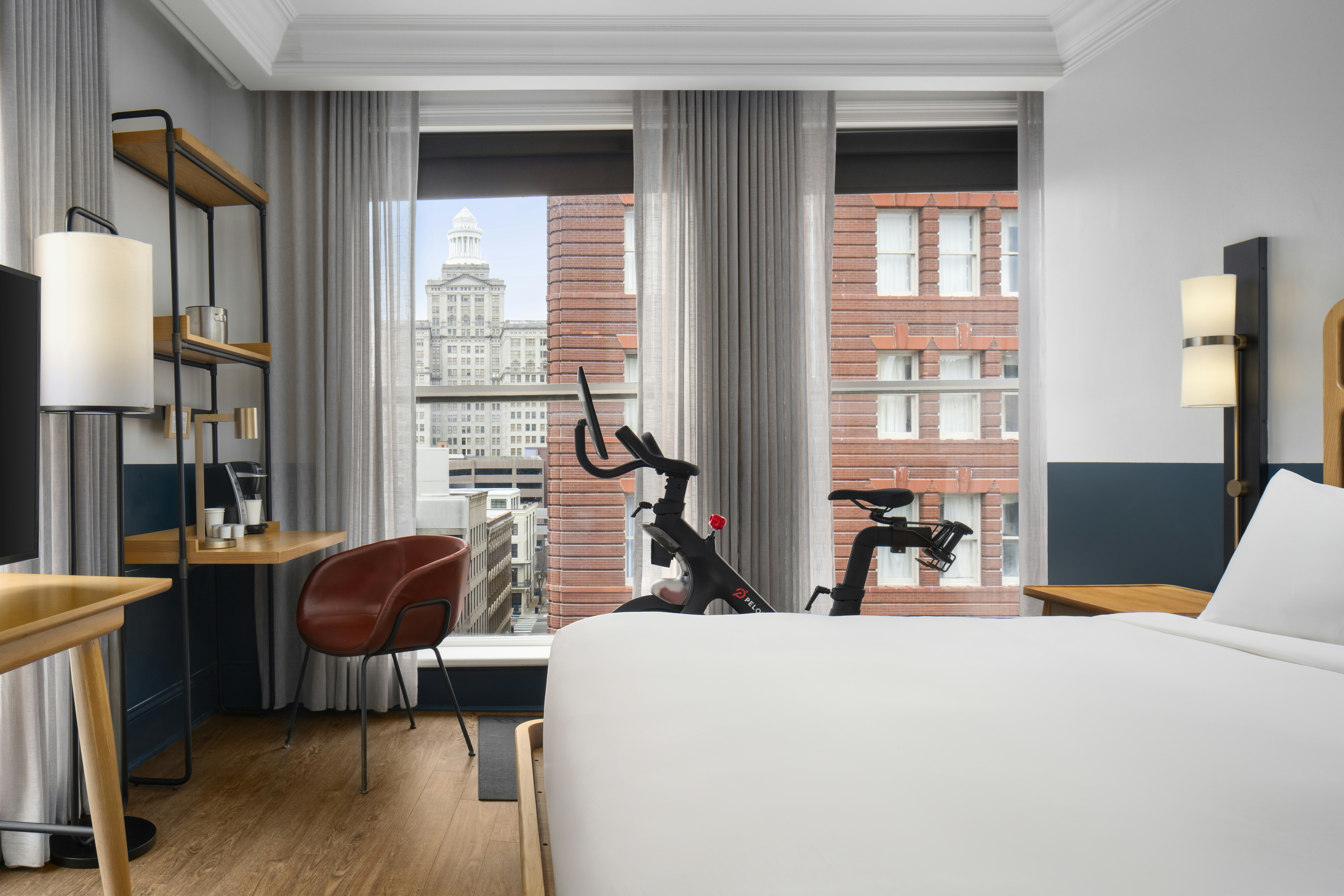 1 KING BED WITH CITY VIEW