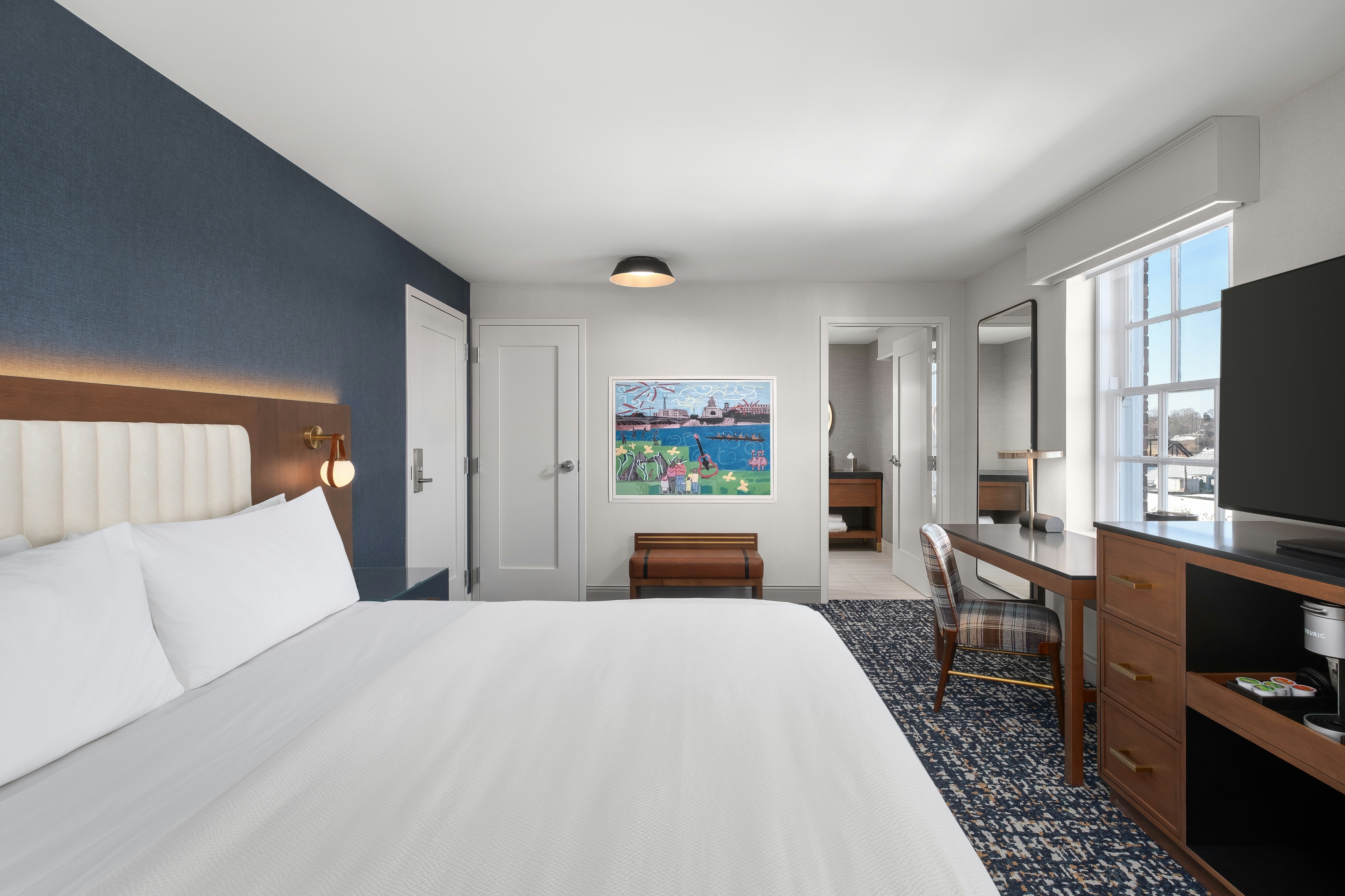 1 KING BED RIVER VIEW