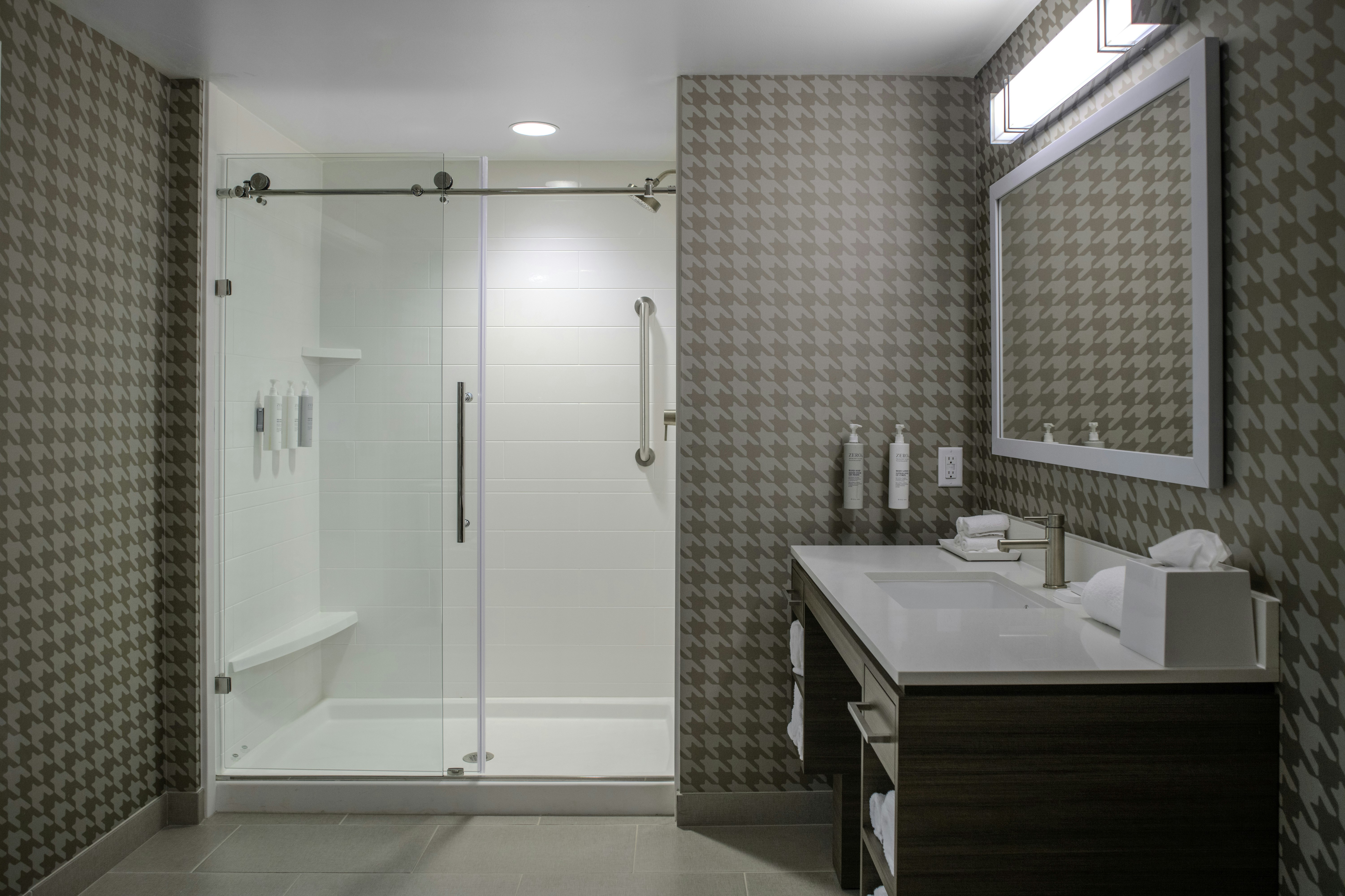1 KING 1BEDROOM SUITE