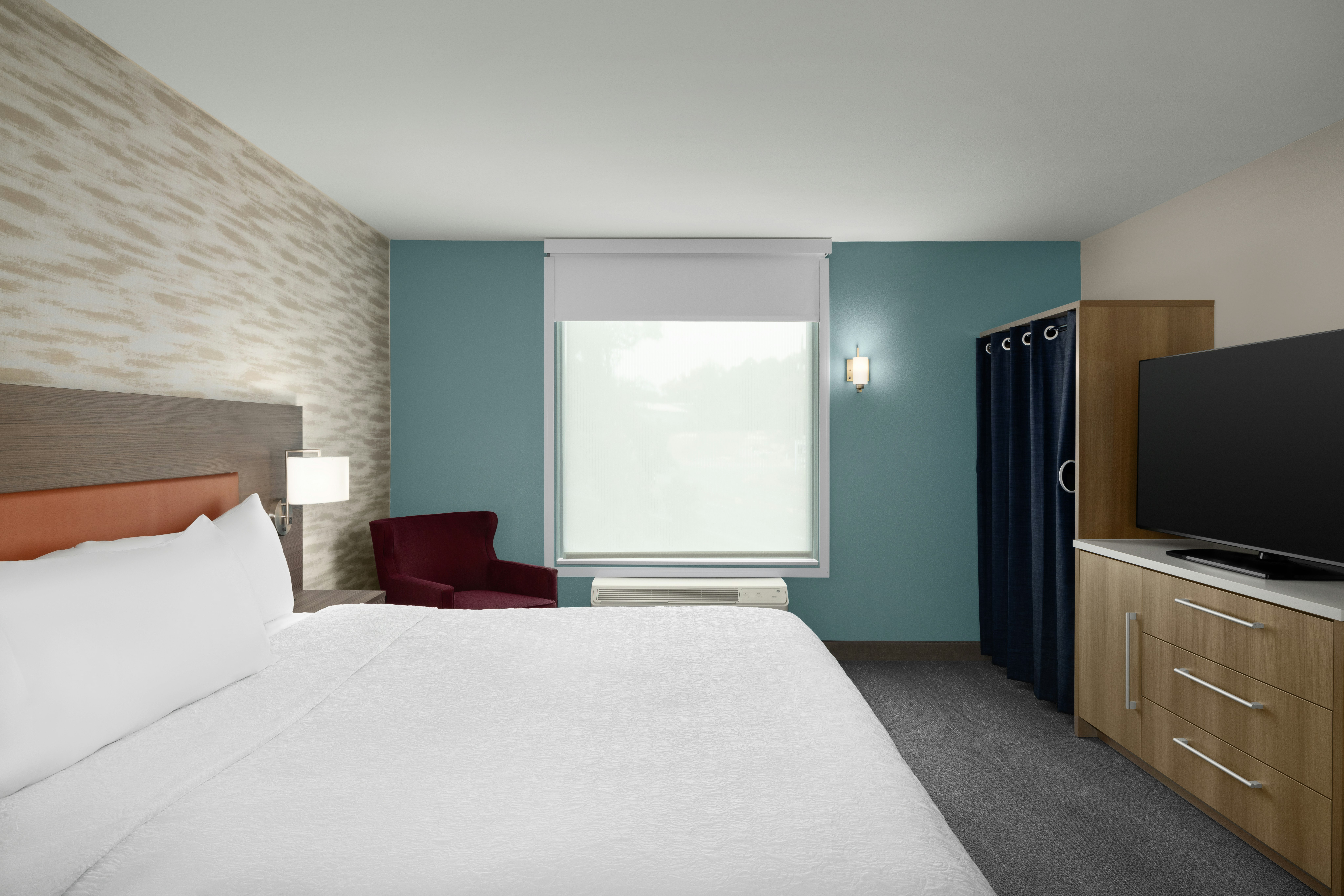 1KING ACC TUB SUITE