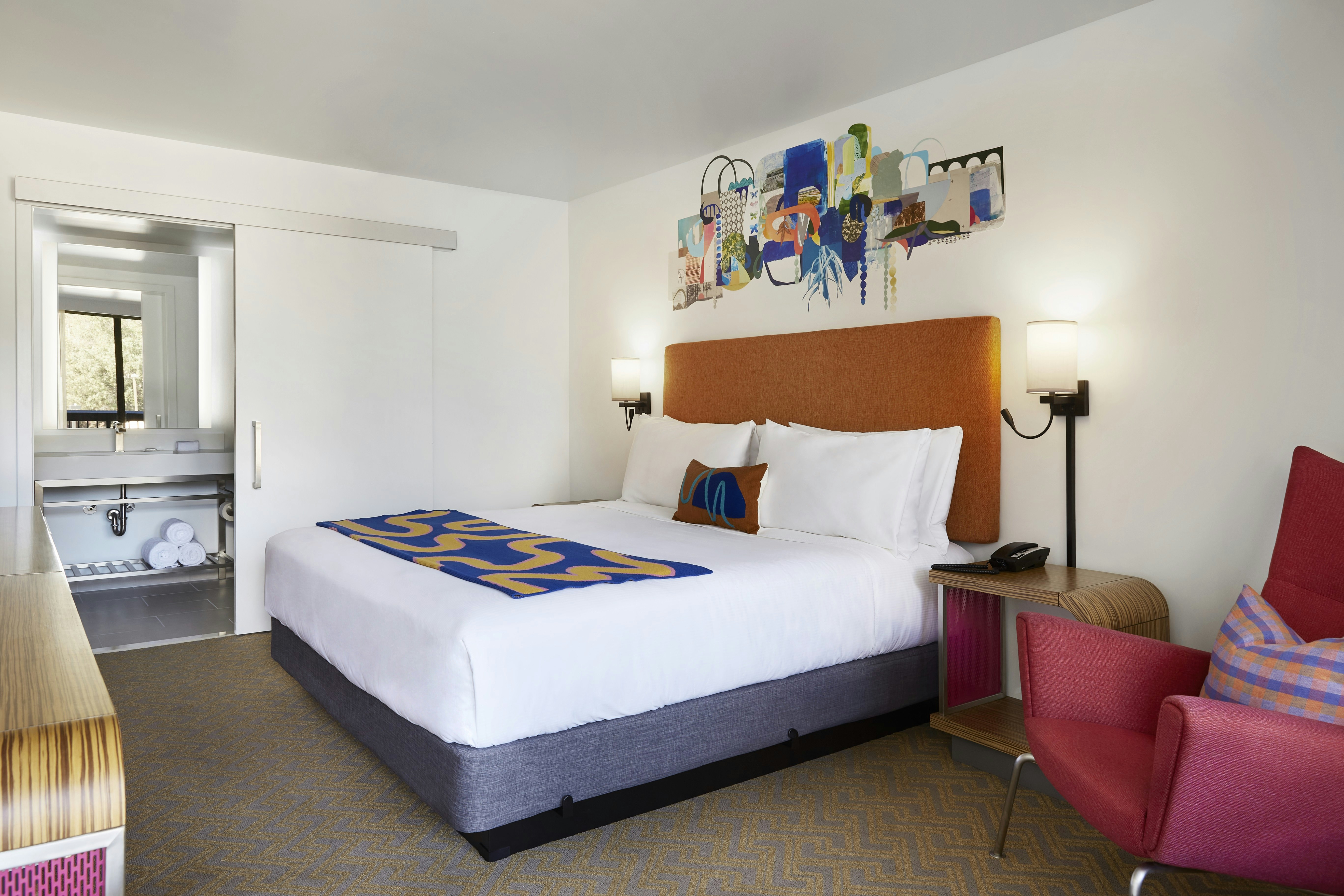1 KING BED NON-SMOKING