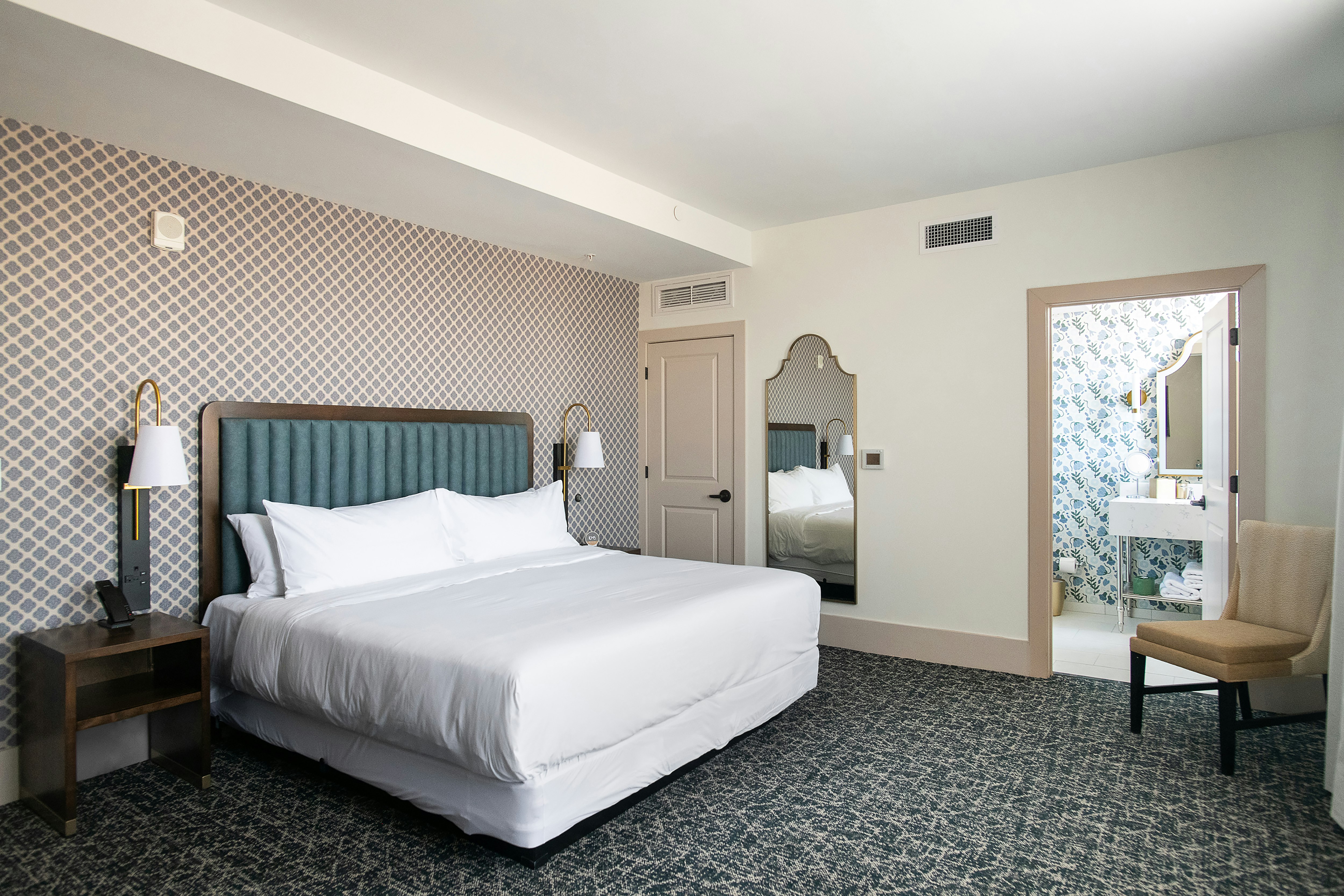 1 KING ROOM W/SHOWER