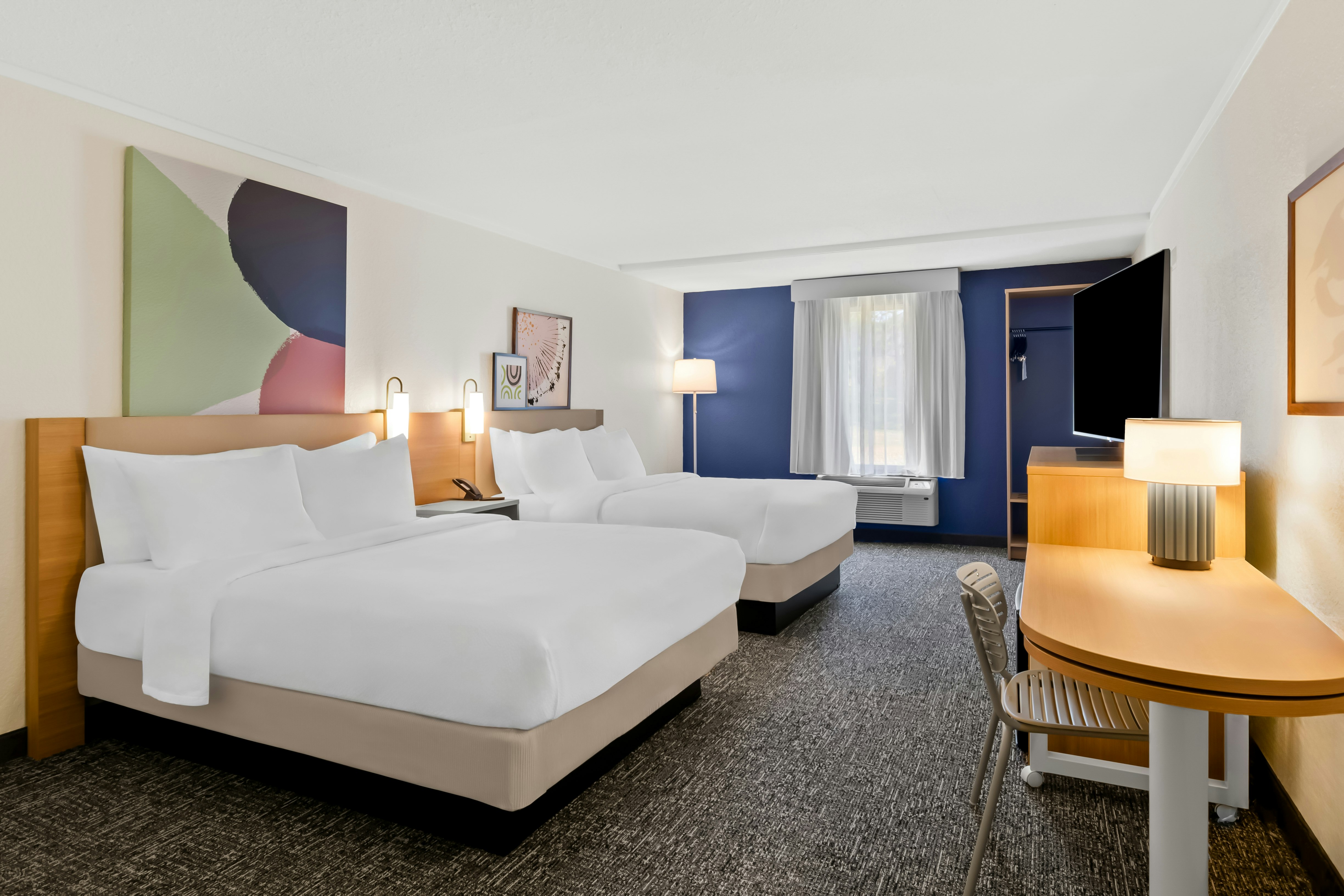2 QUEEN BEDS