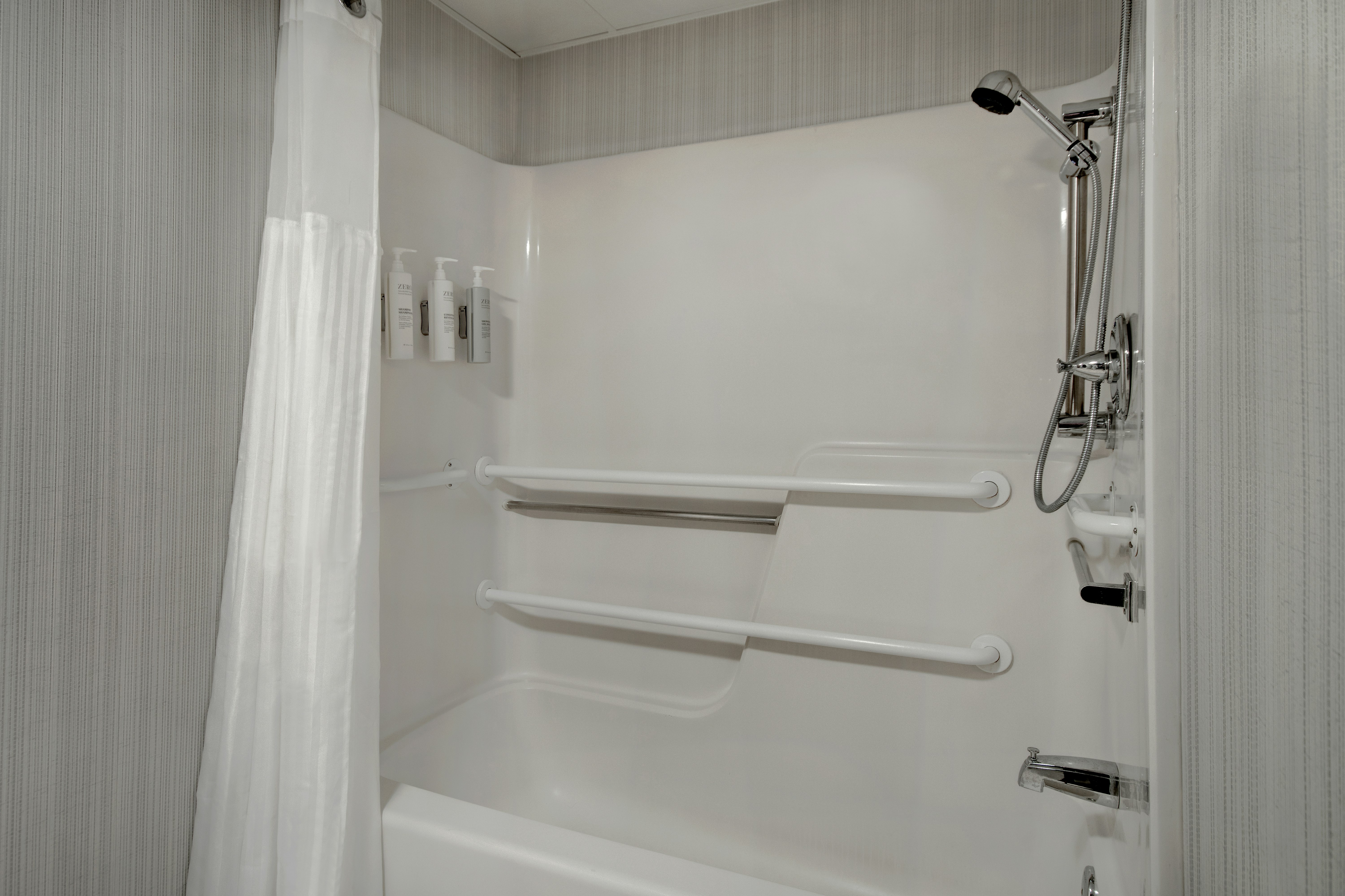 1 KING BED MOB ACCESS TUB