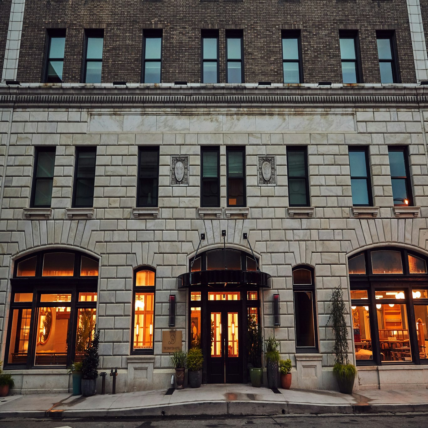 The Drayton Hotel Savannah, Curio Collection by Hilton