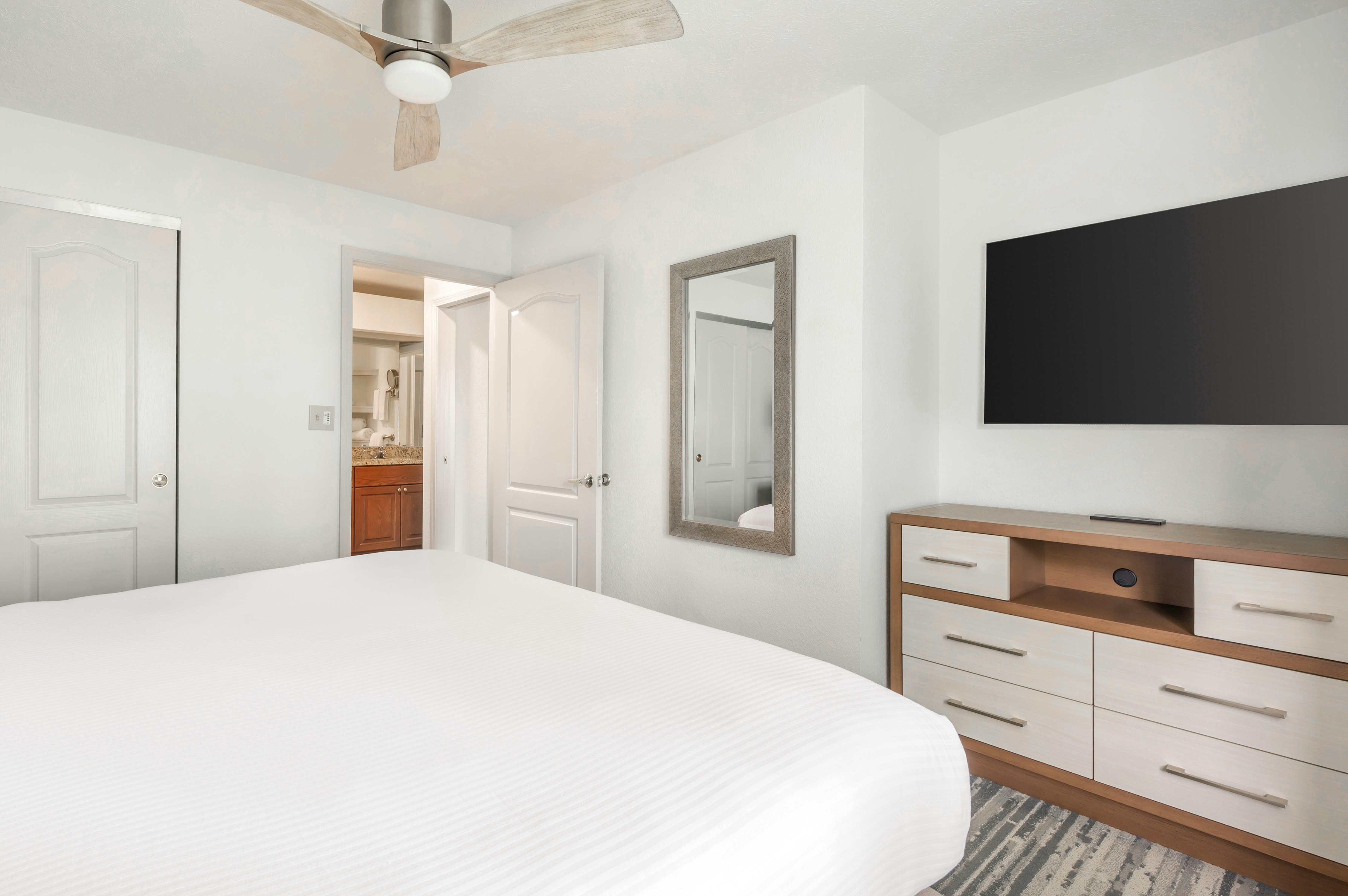1 BEDROOM KING BLCY