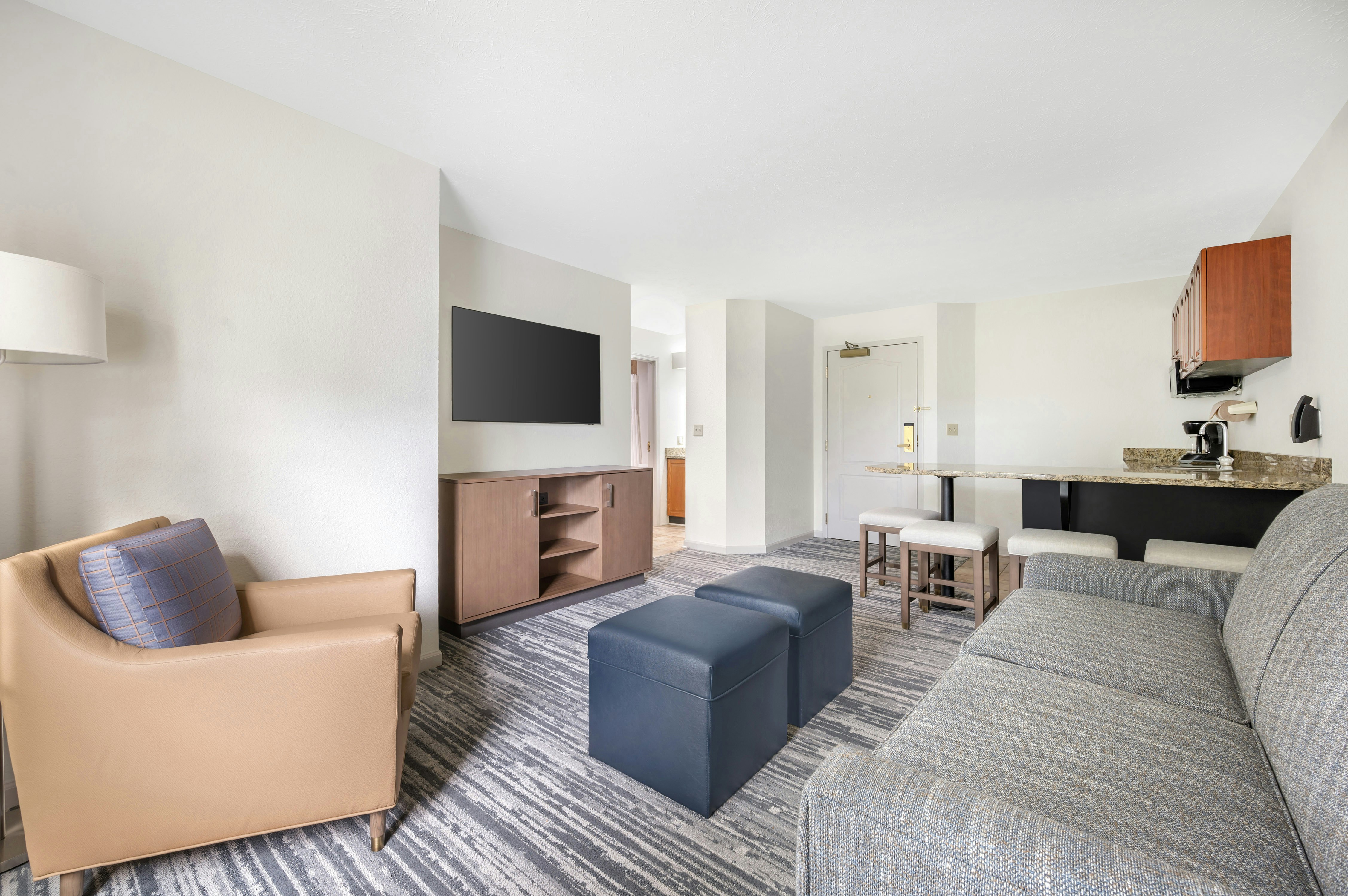 1 BEDROOM KING