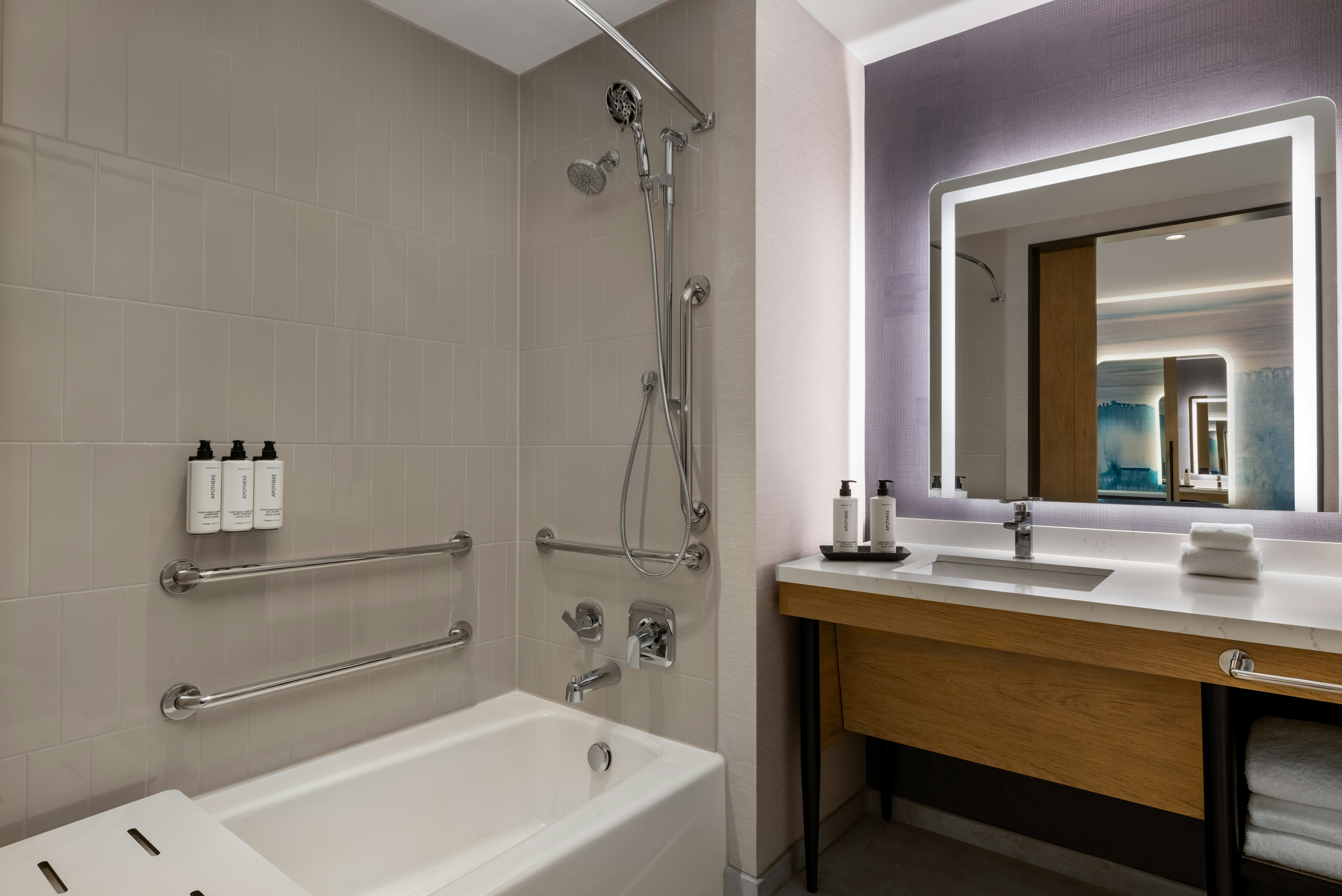 1 KING ACC WITH BATHTUB