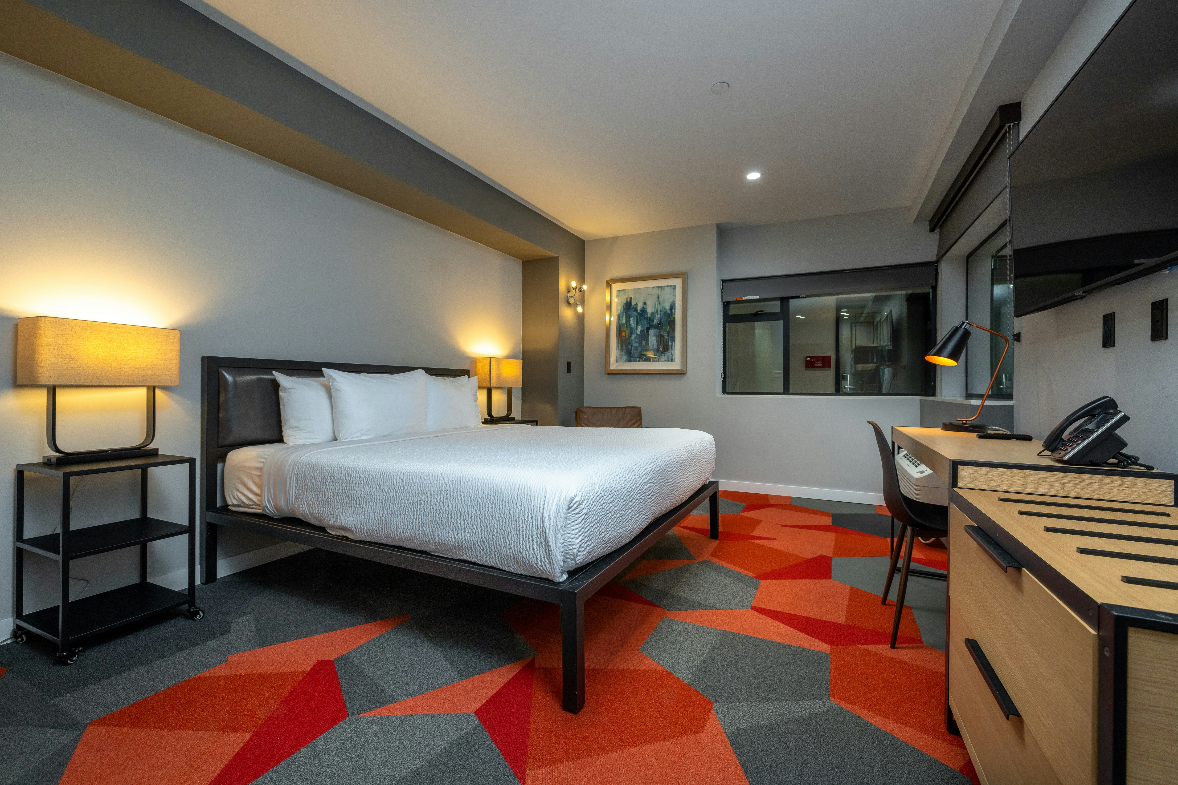 1 KING BED DELUXE