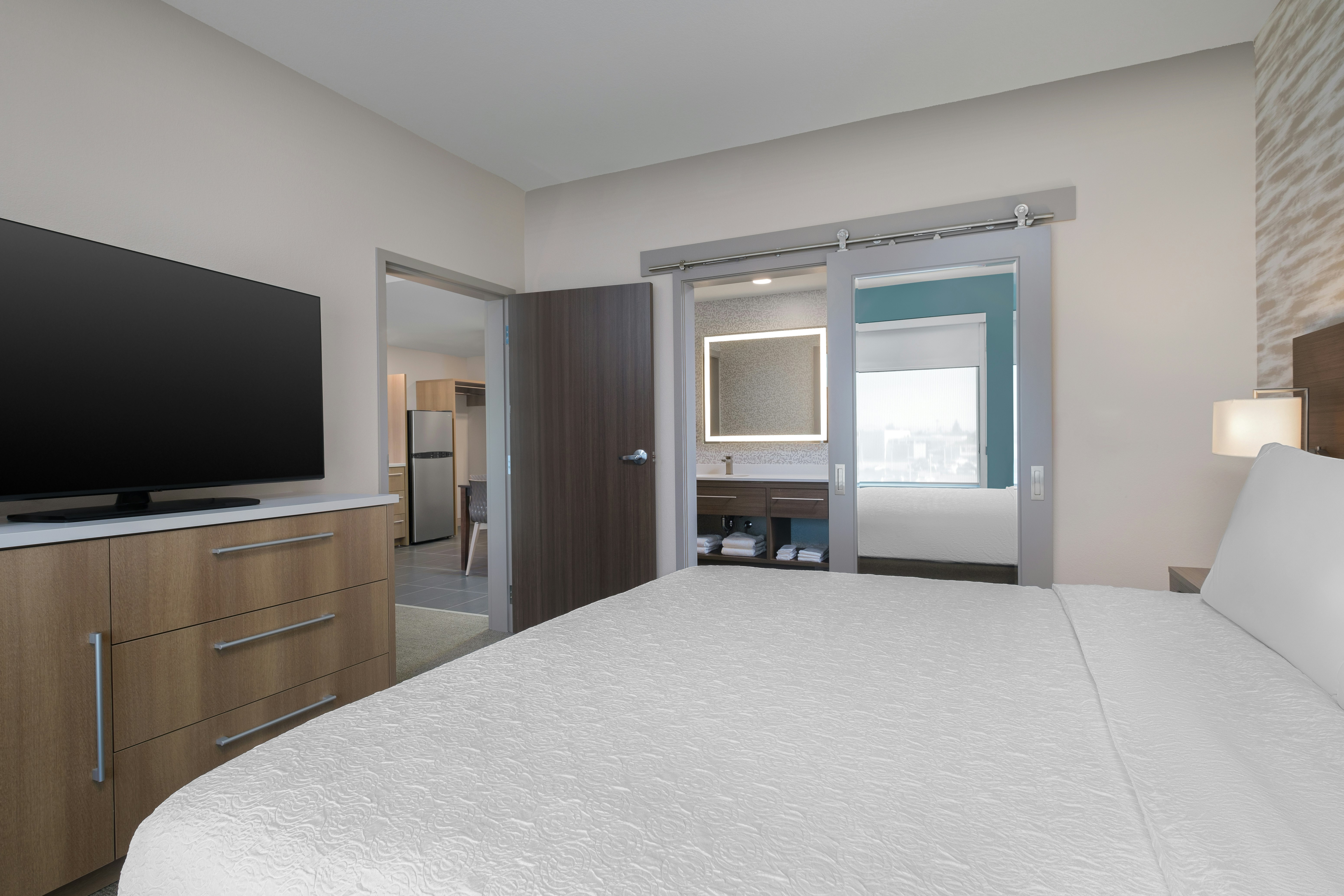 1 KING 1BEDROOM SUITE