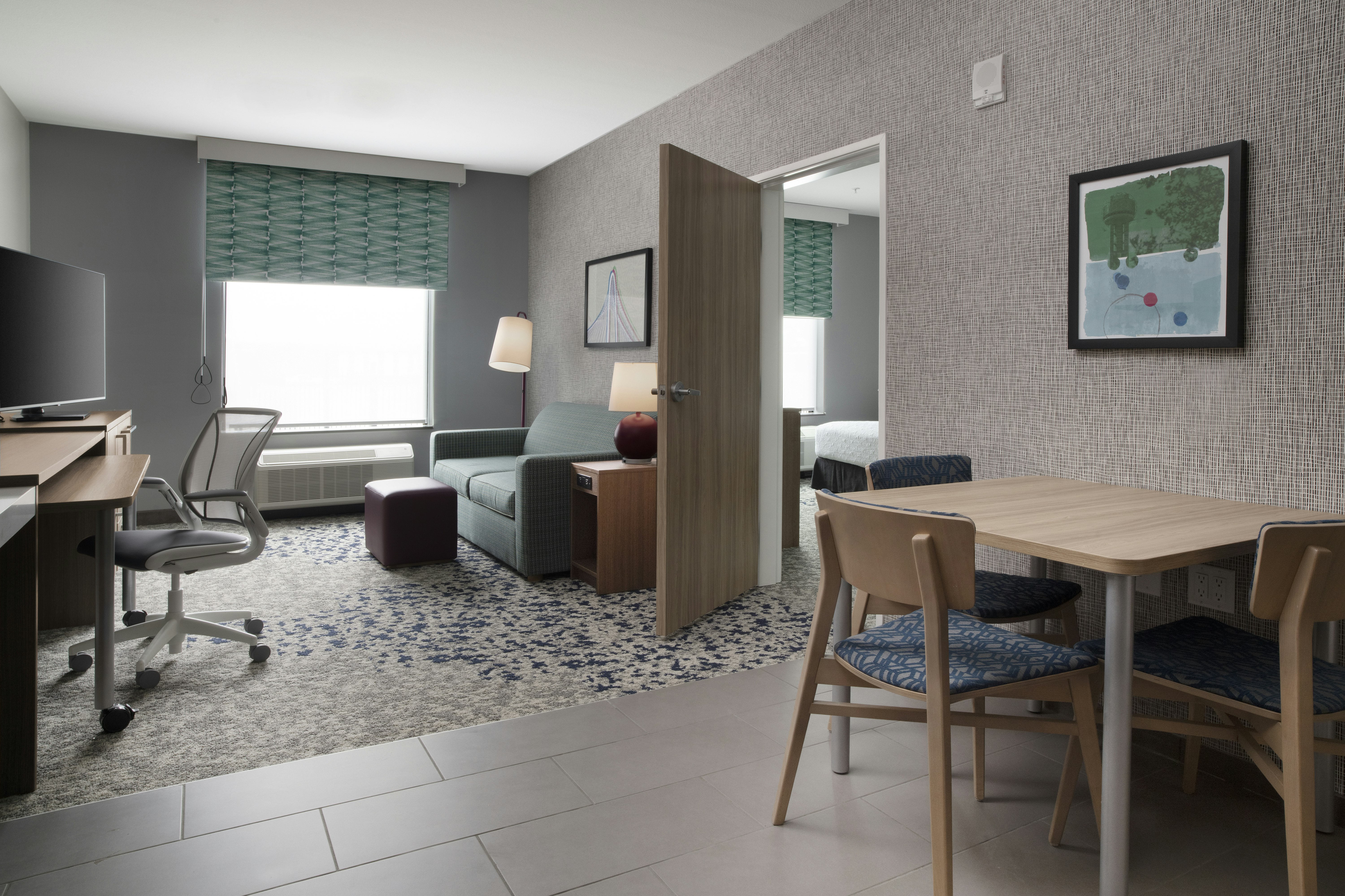 1KING ACC TUB SUITE