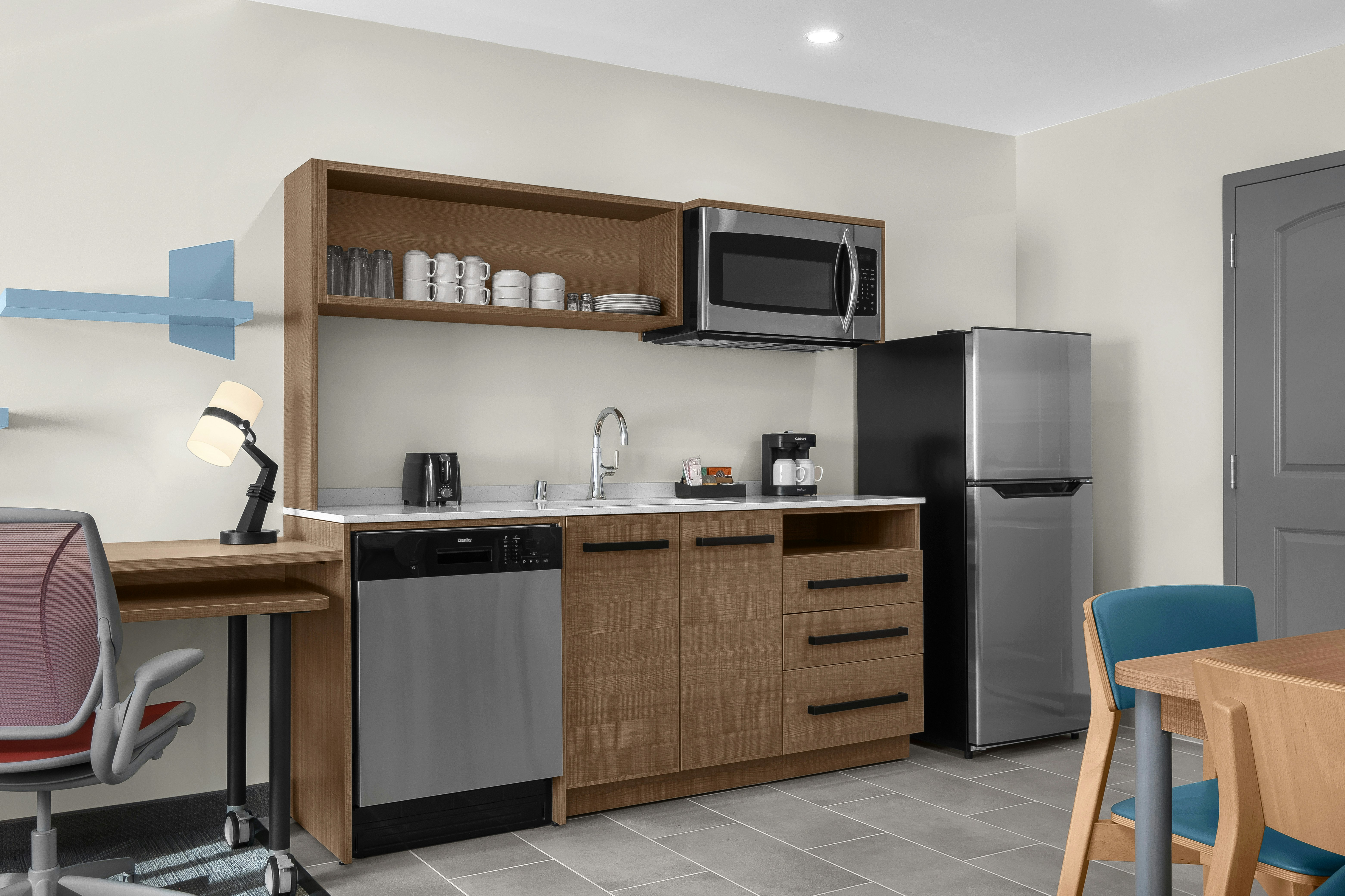 1KING ACC TUB SUITE