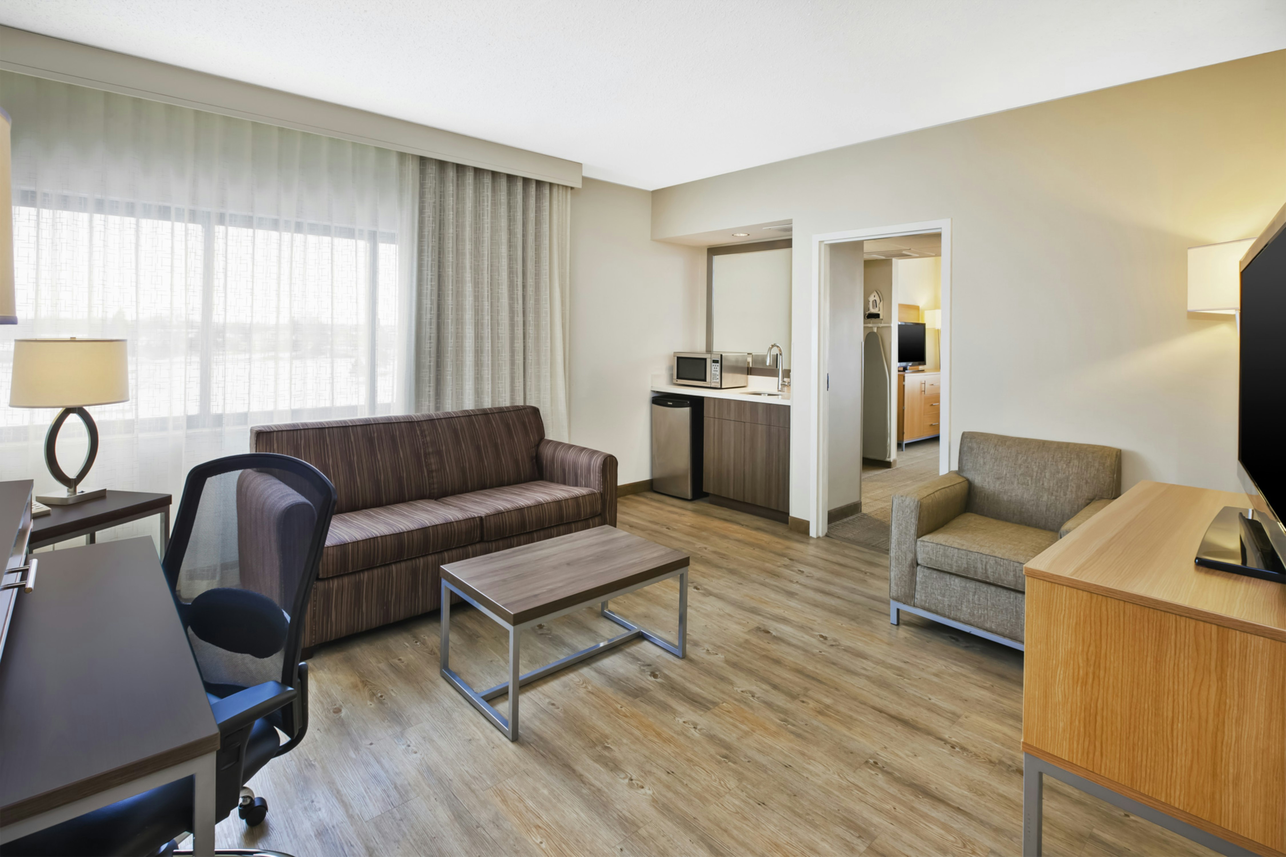 1 KING 2RM CORNER SUITE