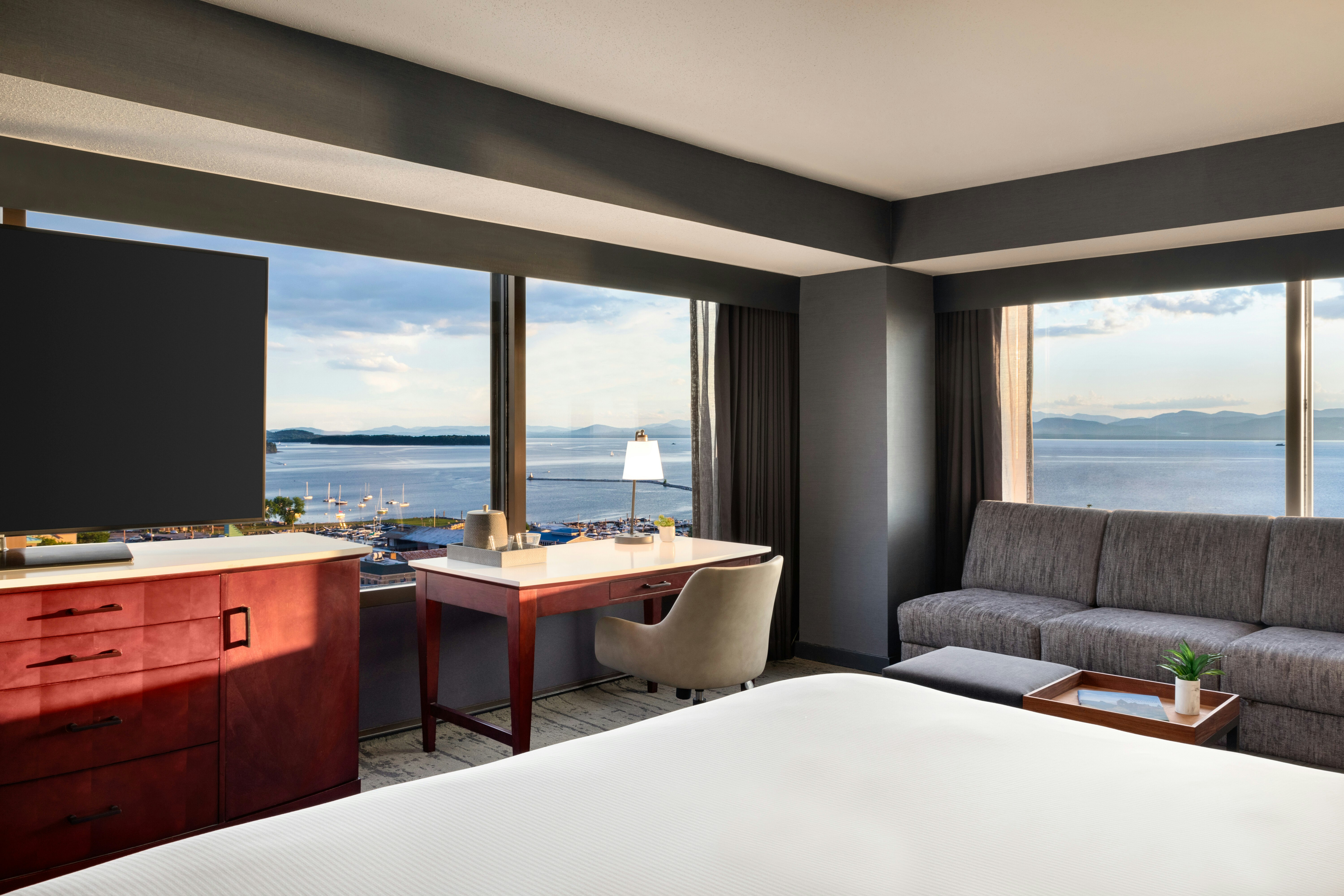 1 KING PANORAMIC LAKE VIEW