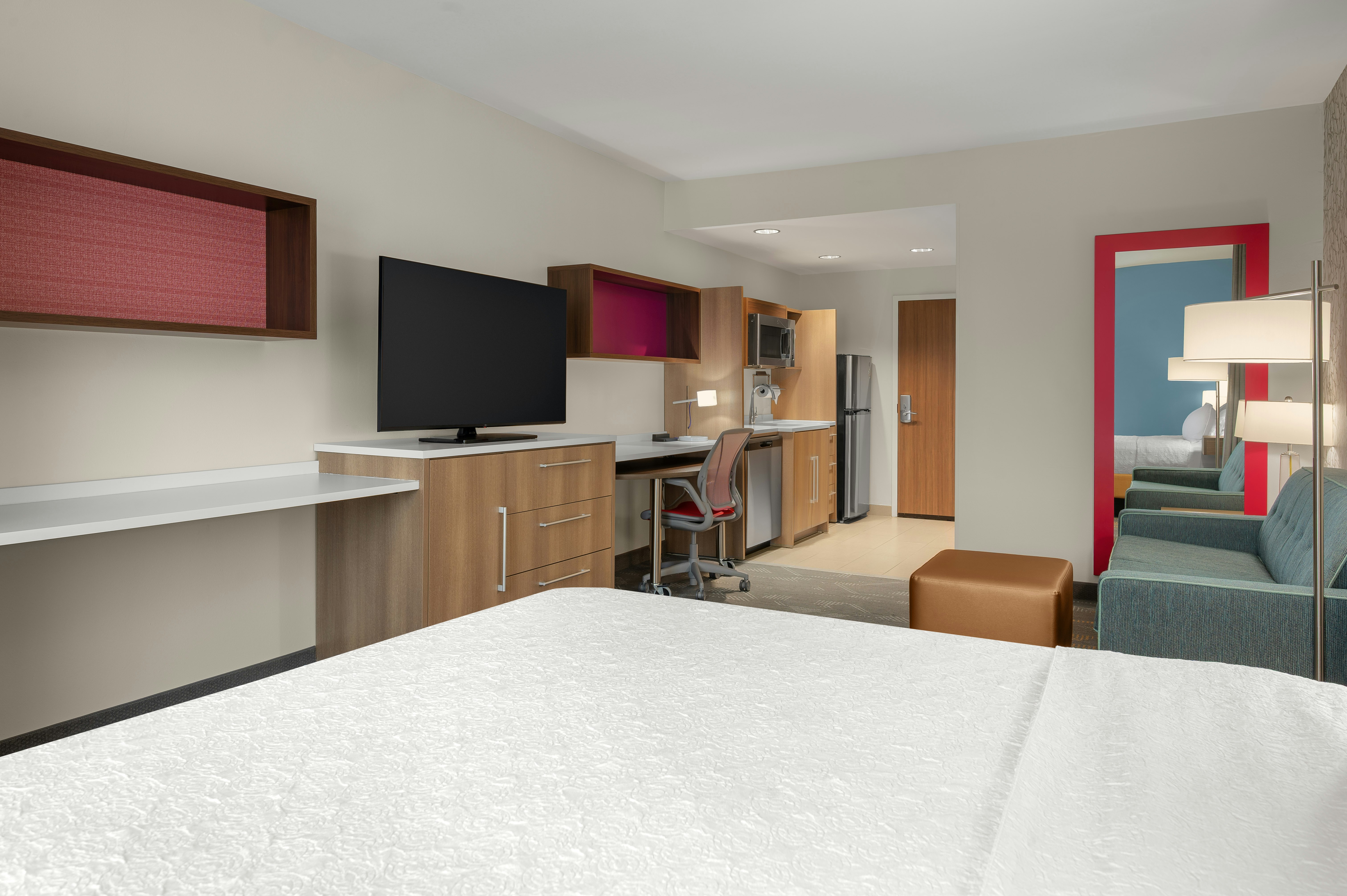 1 QUEEN BED STUDIO SUITE