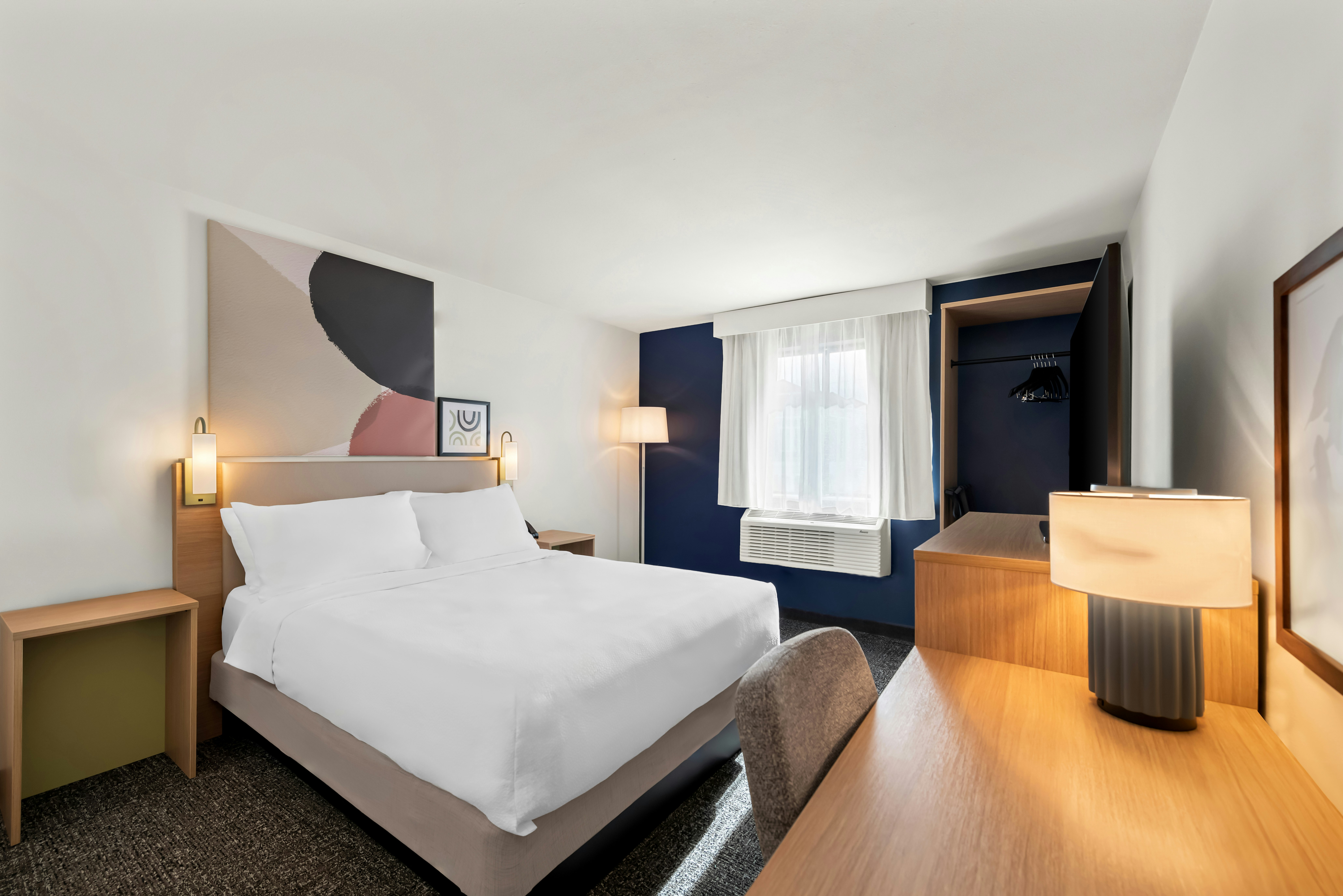 1 QUEEN BED