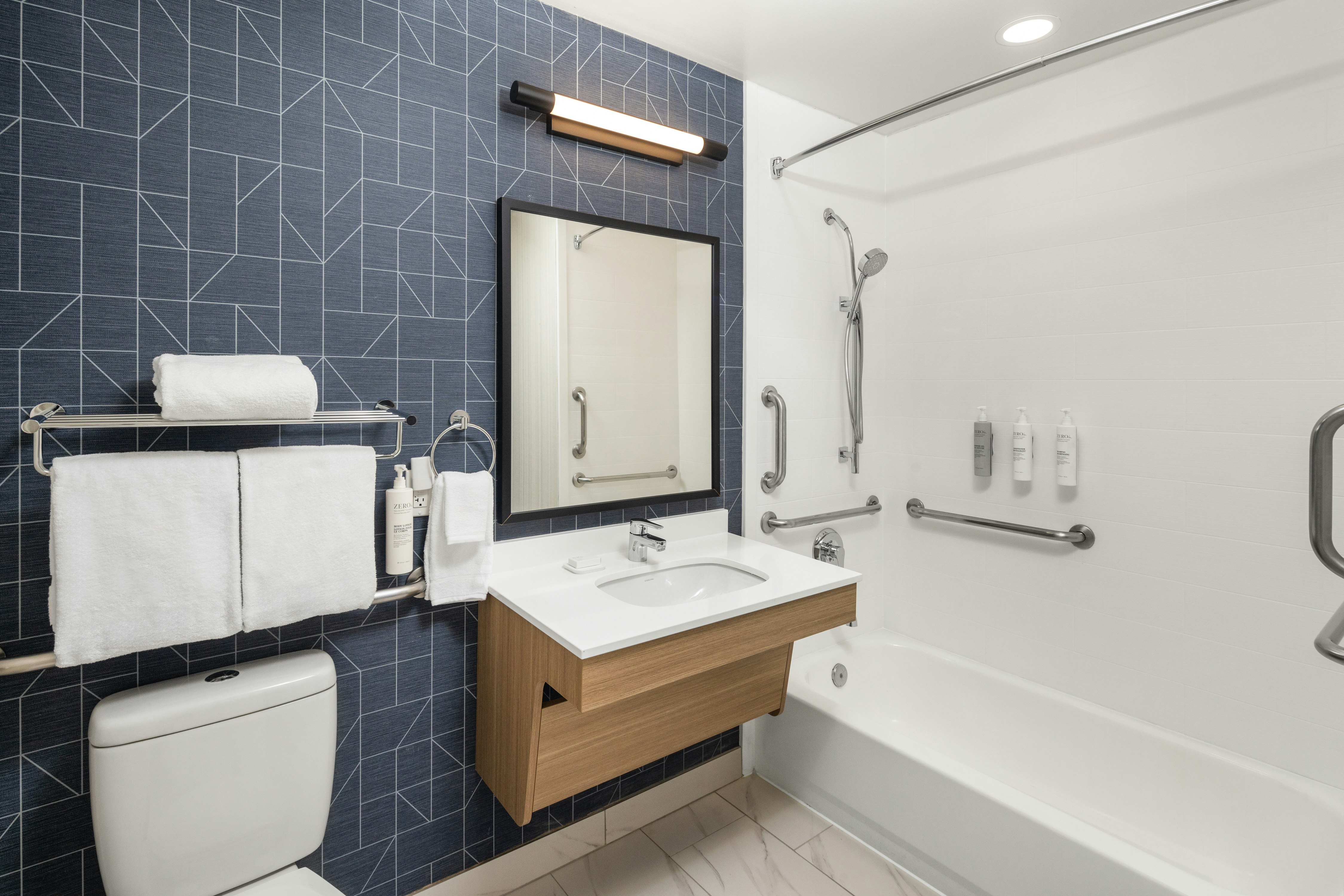 1 KING BED MOB ACCESS TUB