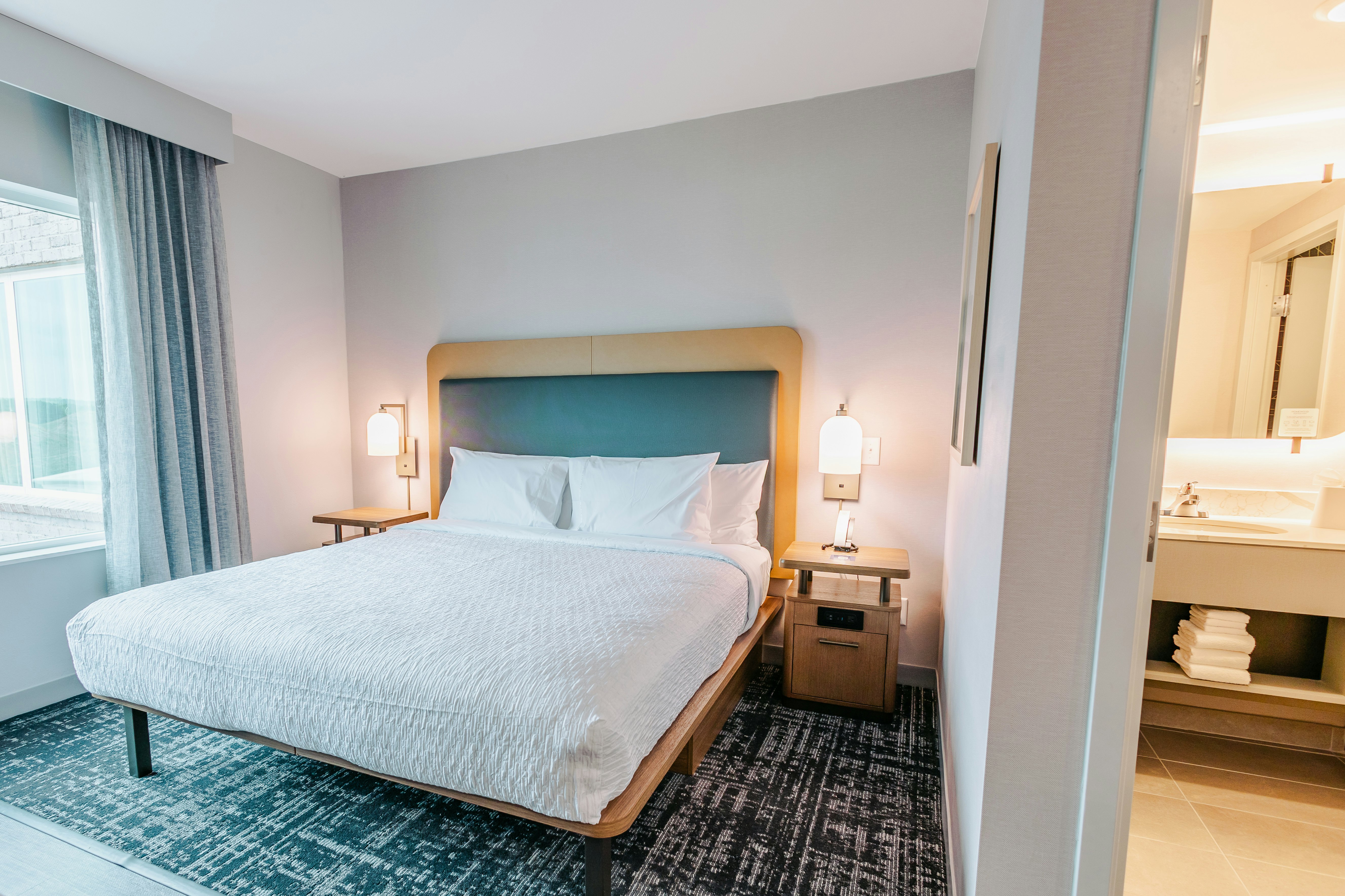 1 KNG BED STUDIO SUITE