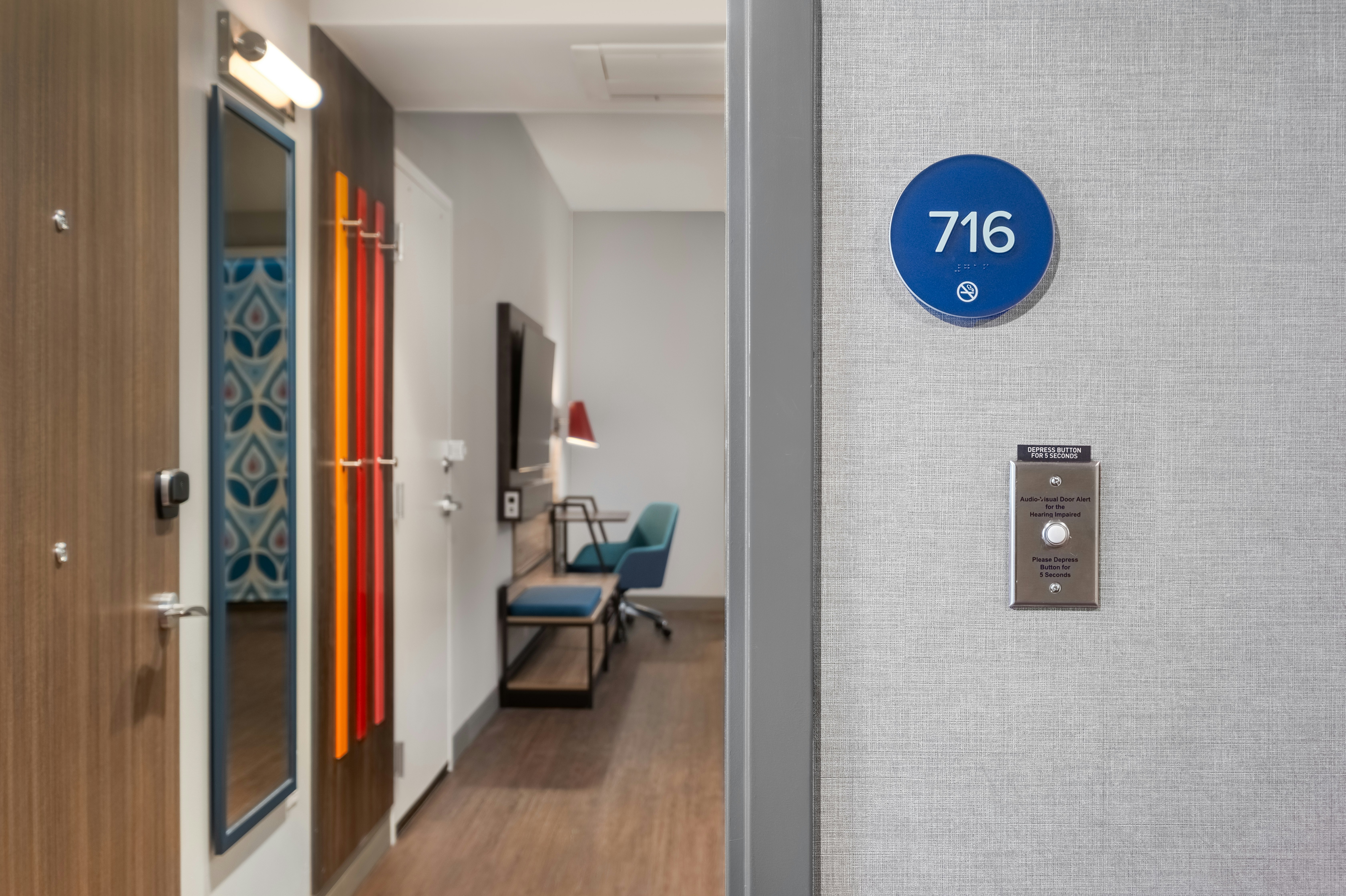 1 KING HEARING ACCESSIBLE