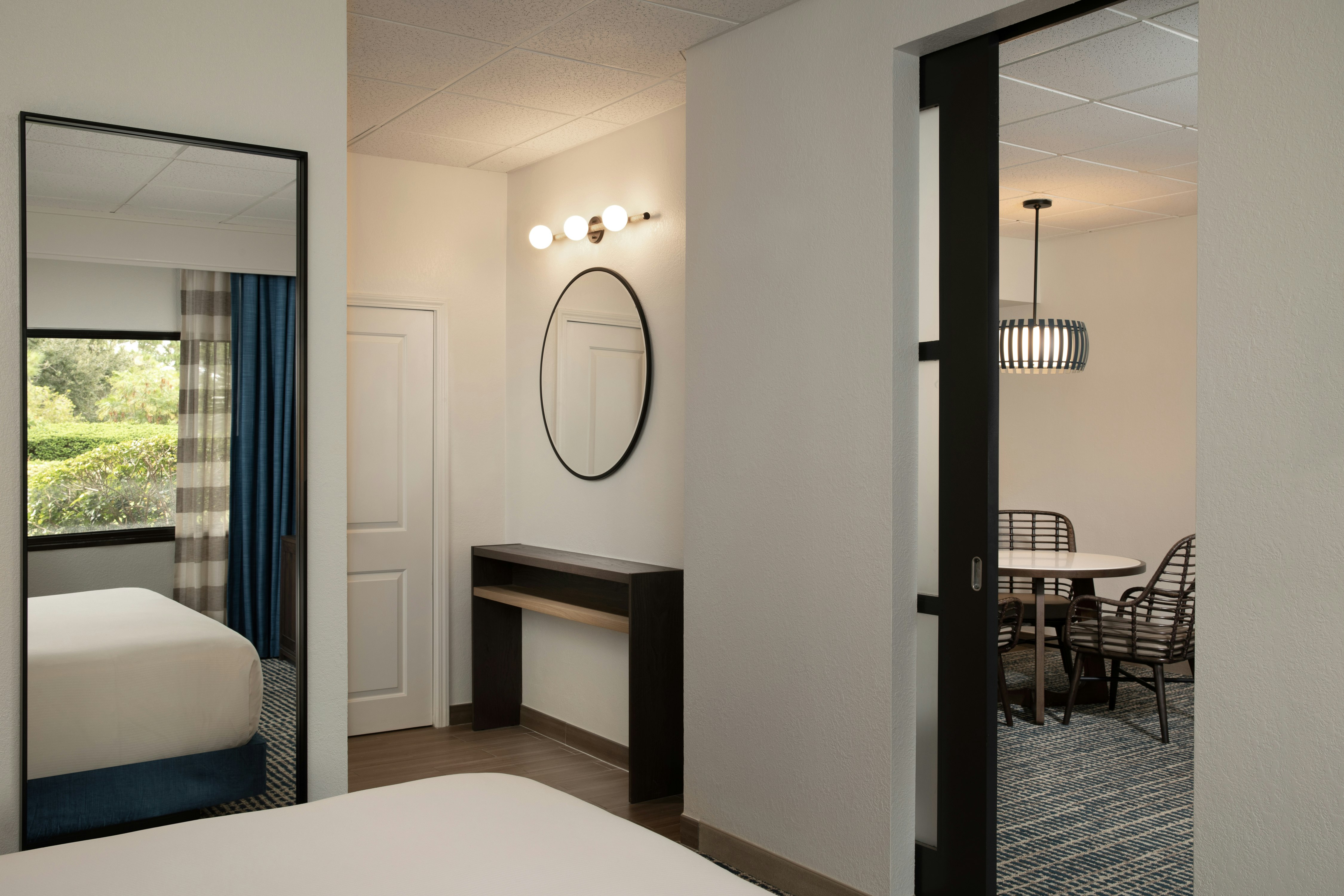 1 KING 1 BEDROOM SUITE