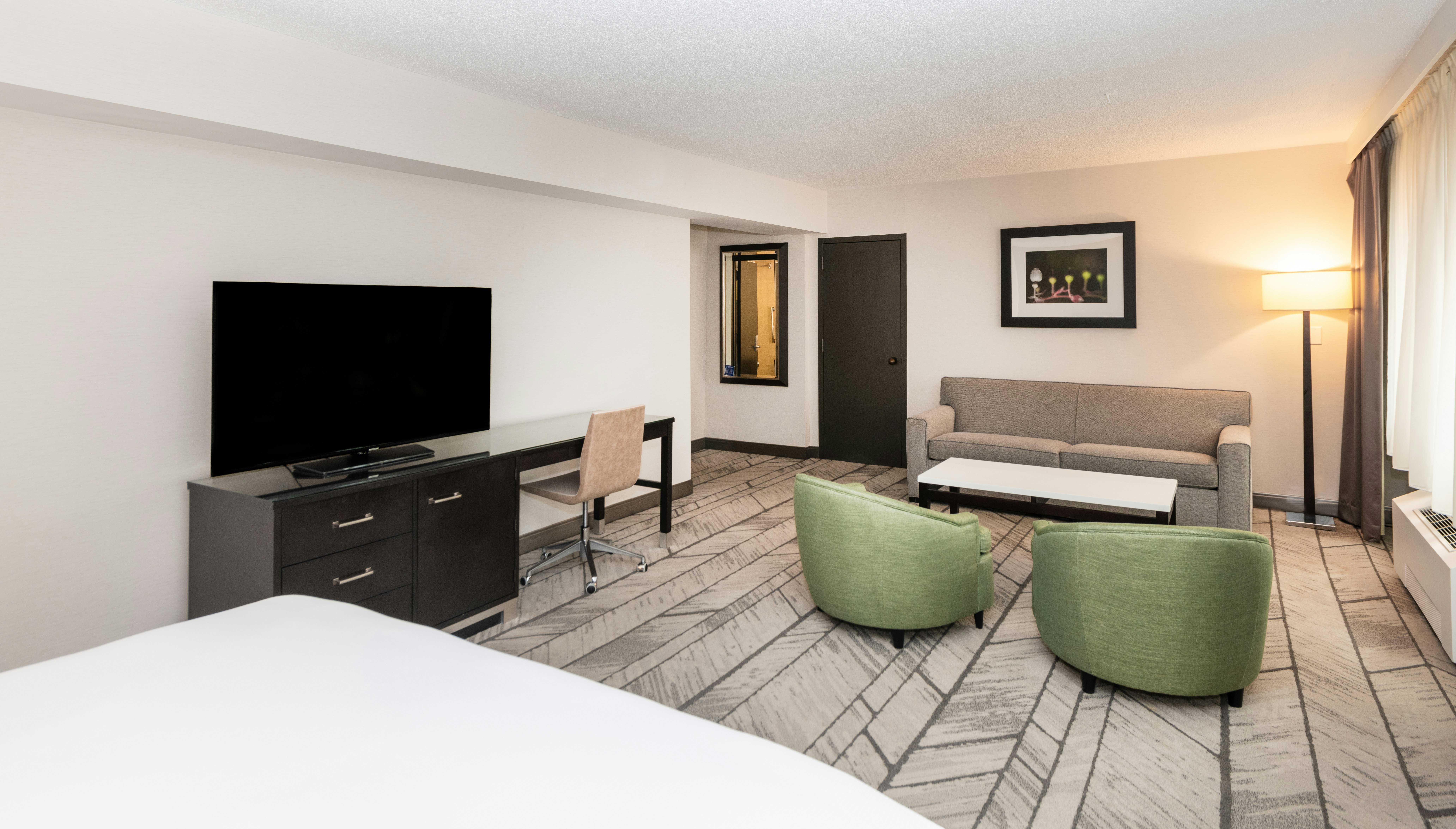 1 KING JUNIOR SUITE