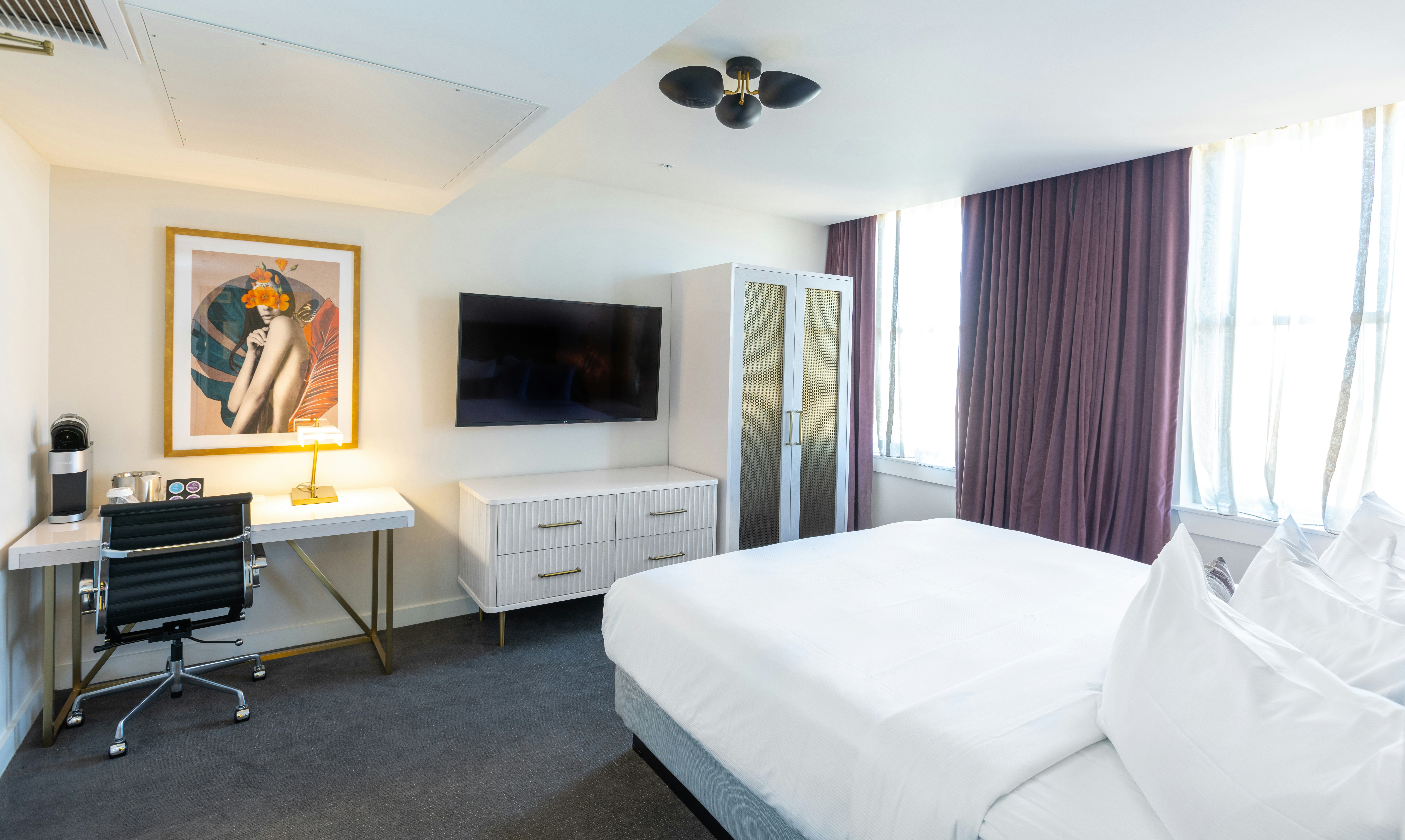 1 KING BED WITH CITY VIEW