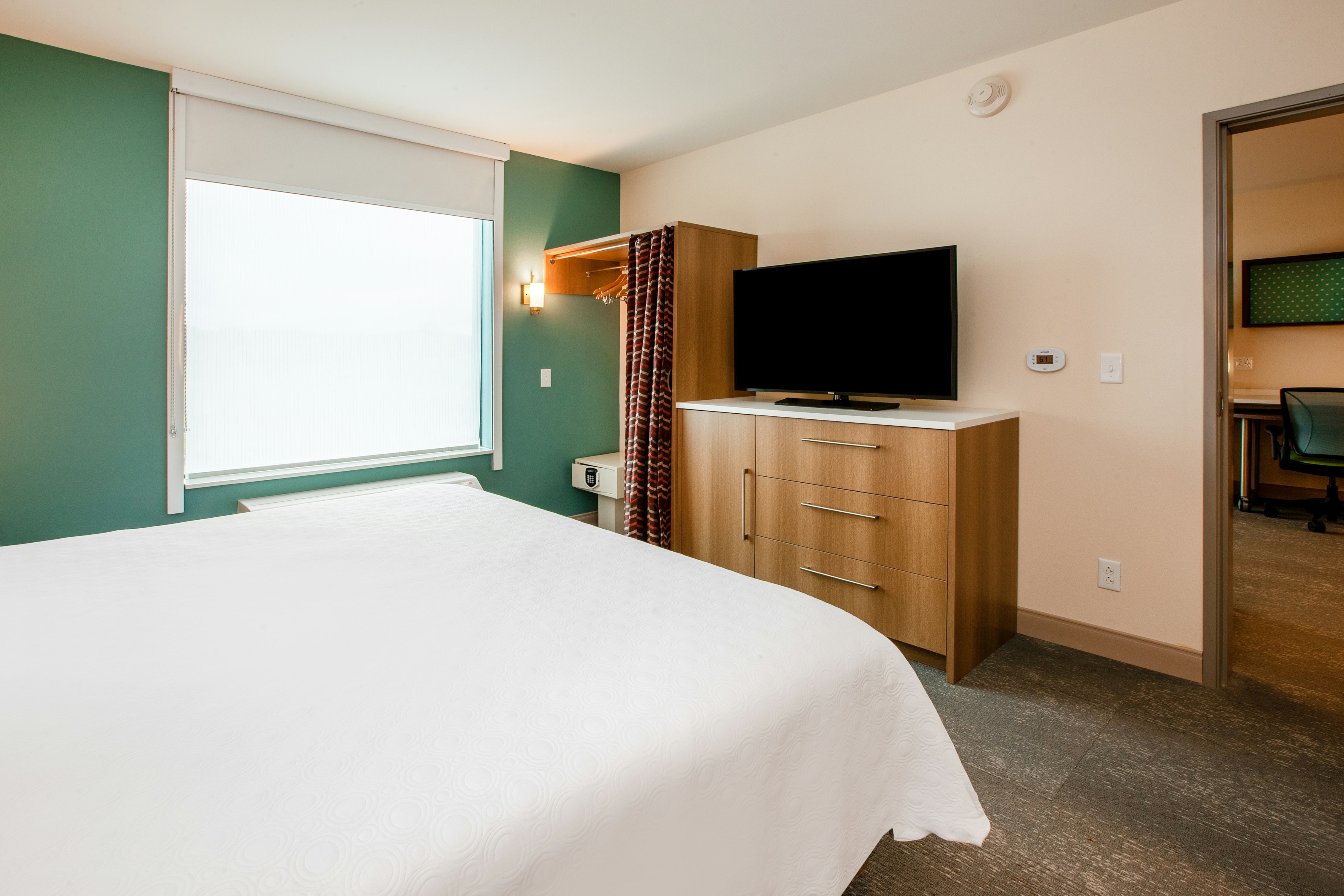 1 KING 1BDRM SUITE NONSMOK
