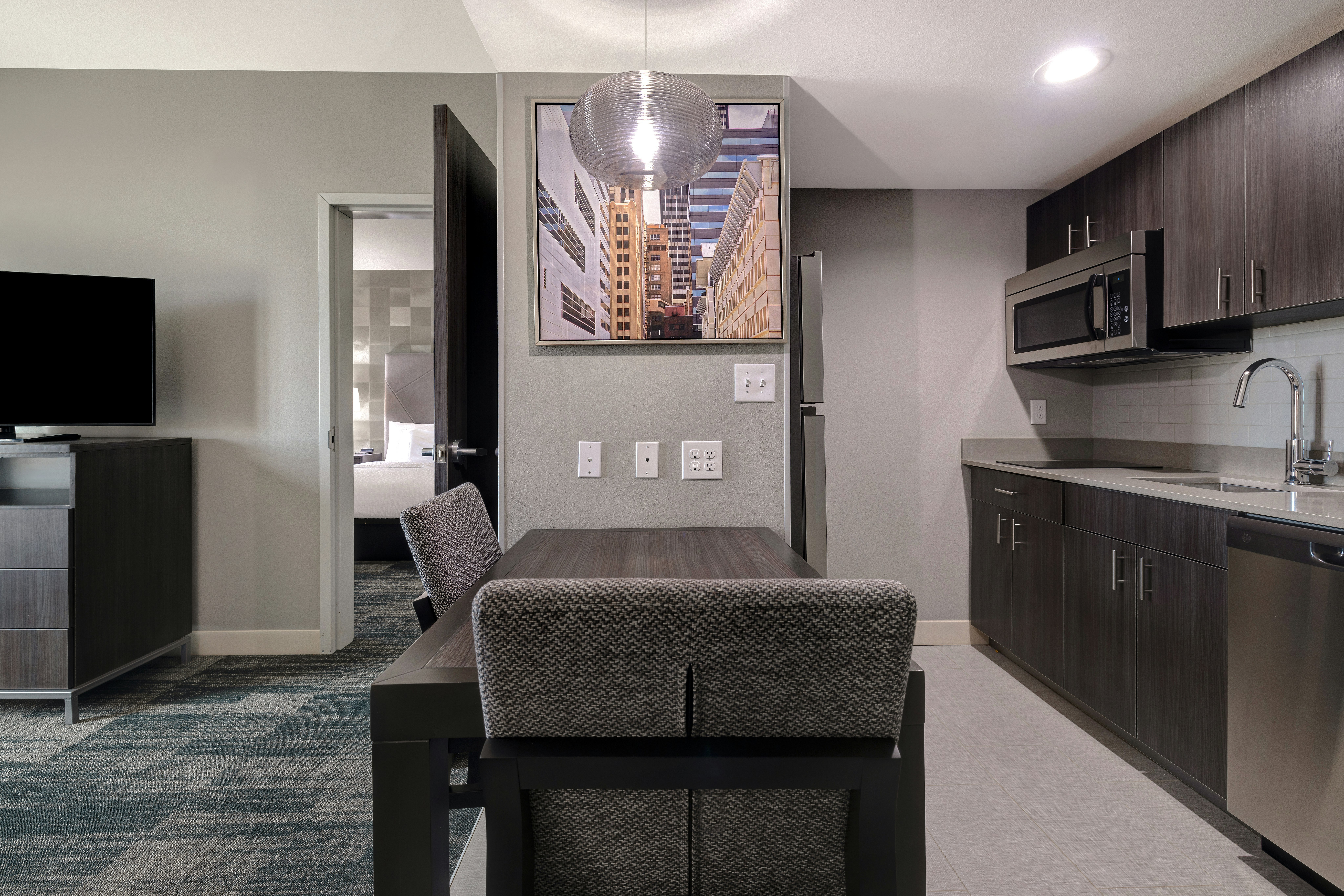 1 KING 1BEDROOM SUITE