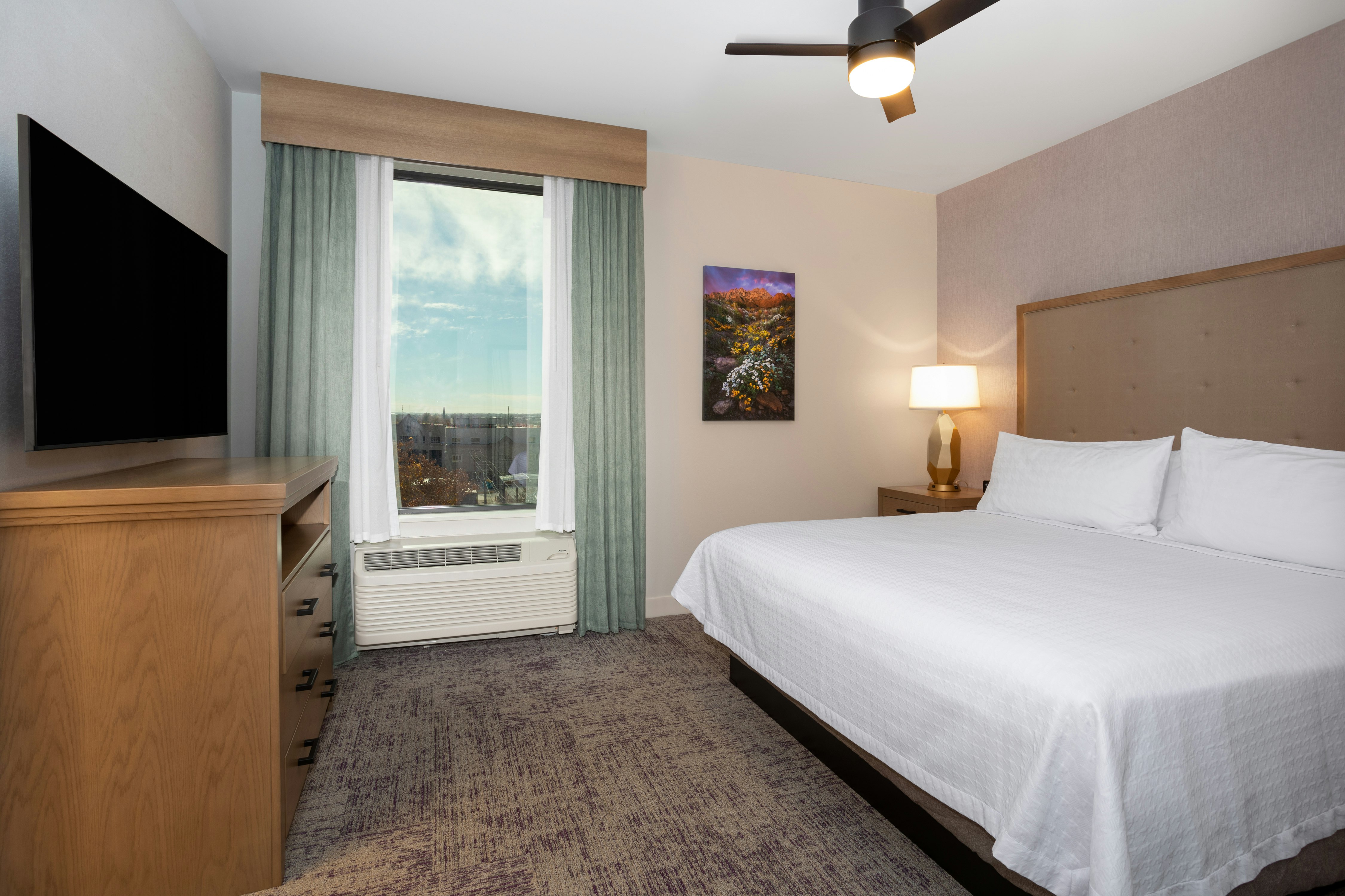 1 KING 1 BDRM SUITE NS
