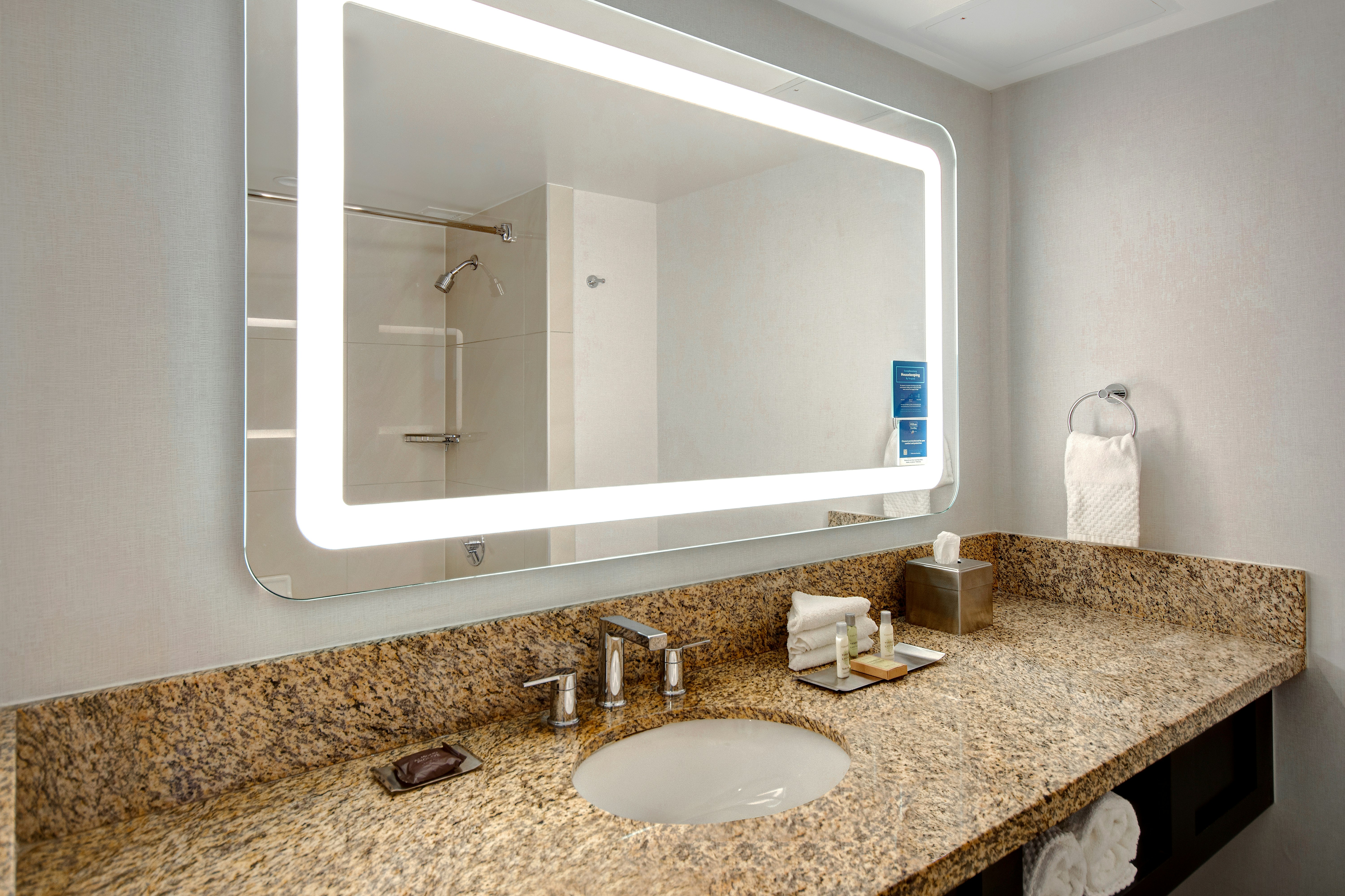 DoubleTree by Hilton LAX – El Segundo