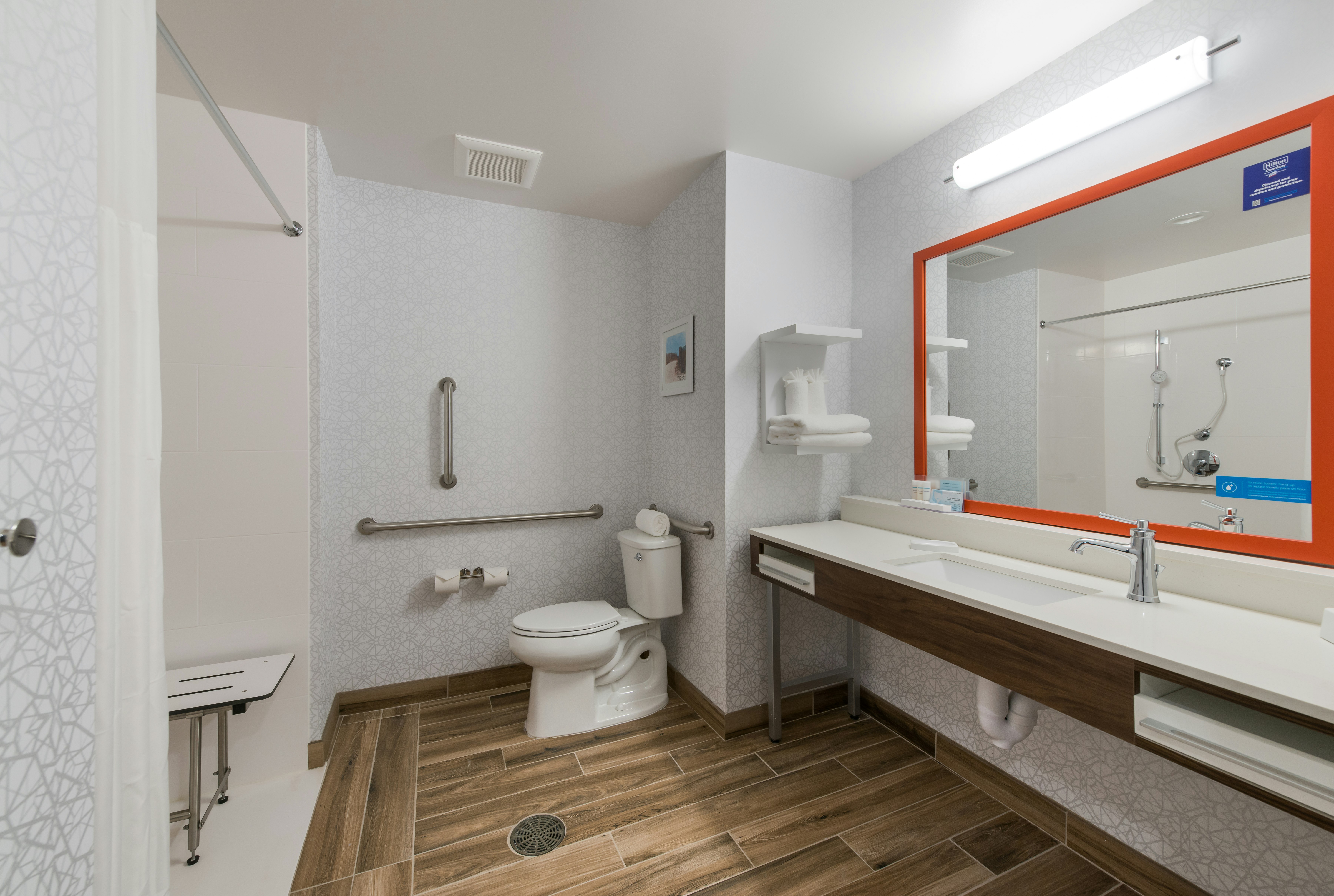 1 KNG ACCESSIBLE TUB NS