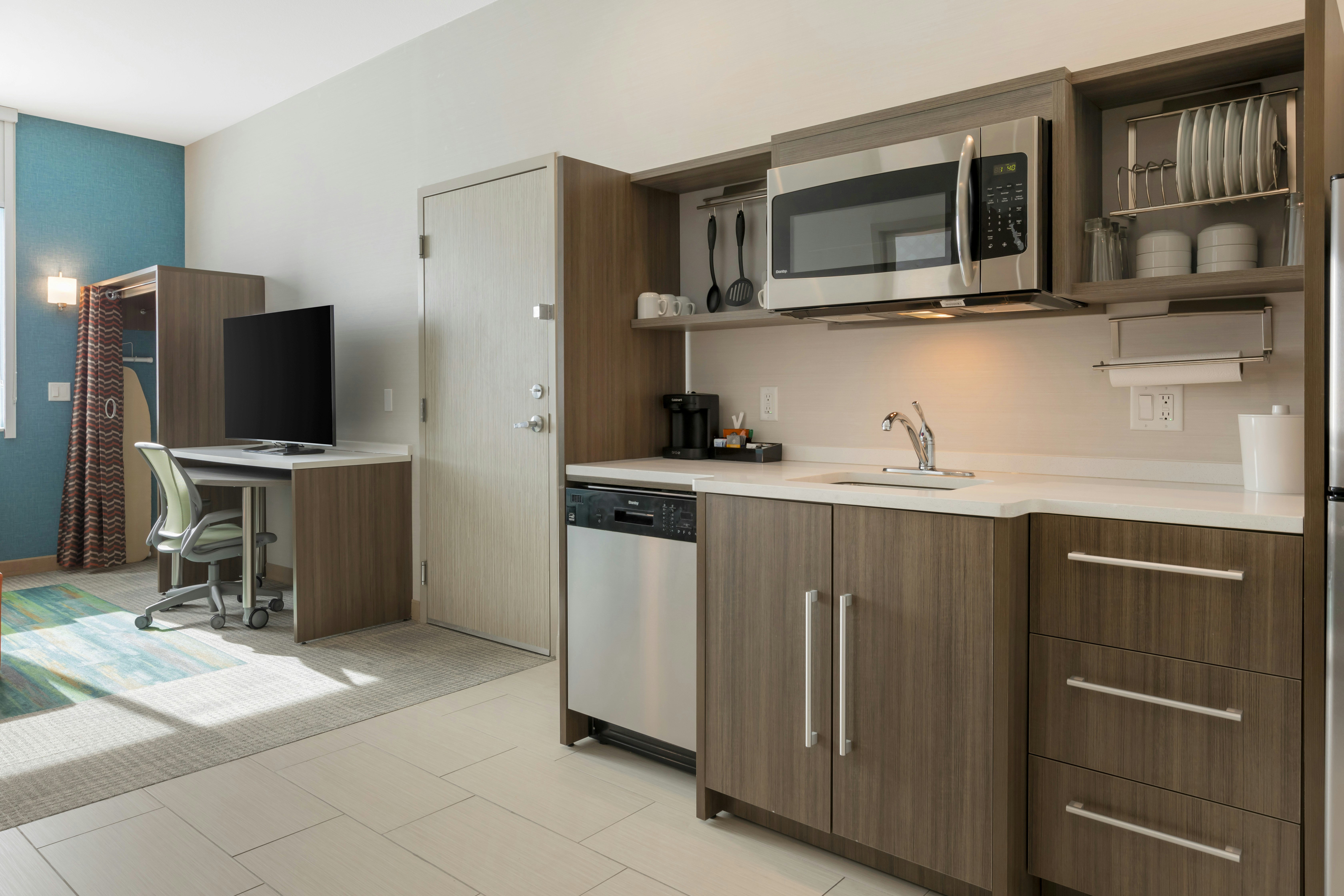 1 KING 1BDRM SUITE NONSMOK