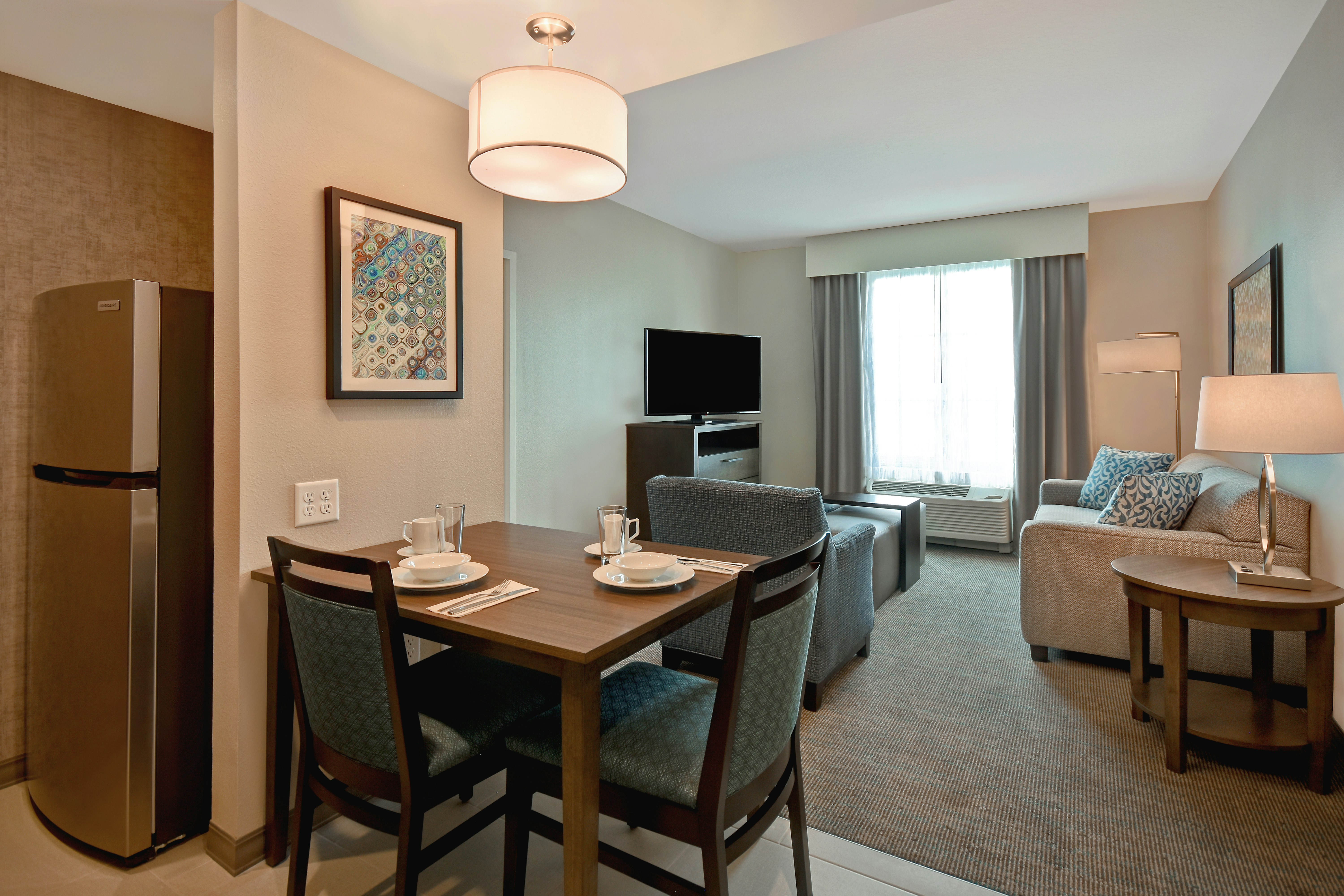 1 KING 1BDRM SUITE NONSMOK