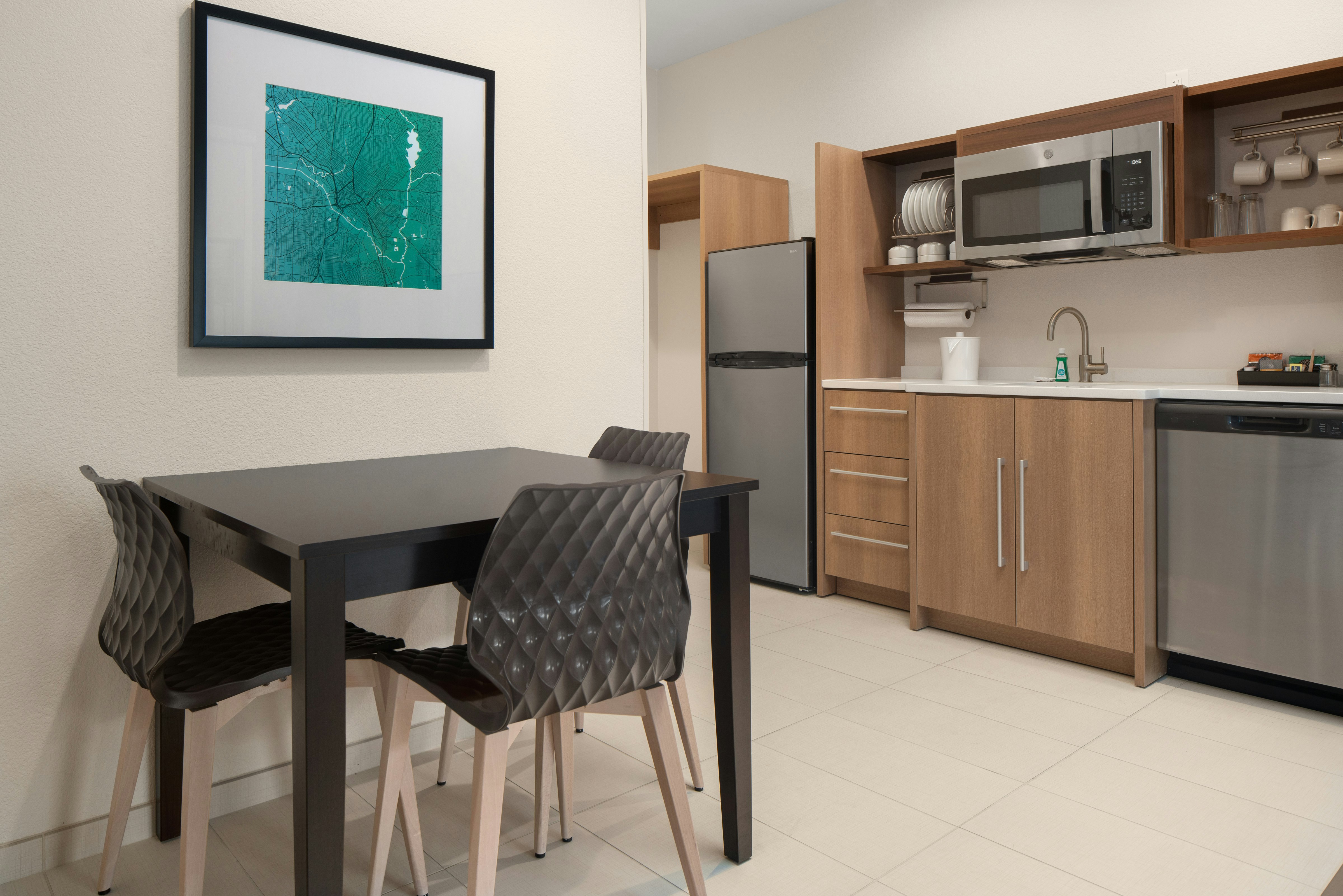 1 KING 1BDRM SUITE NONSMOK