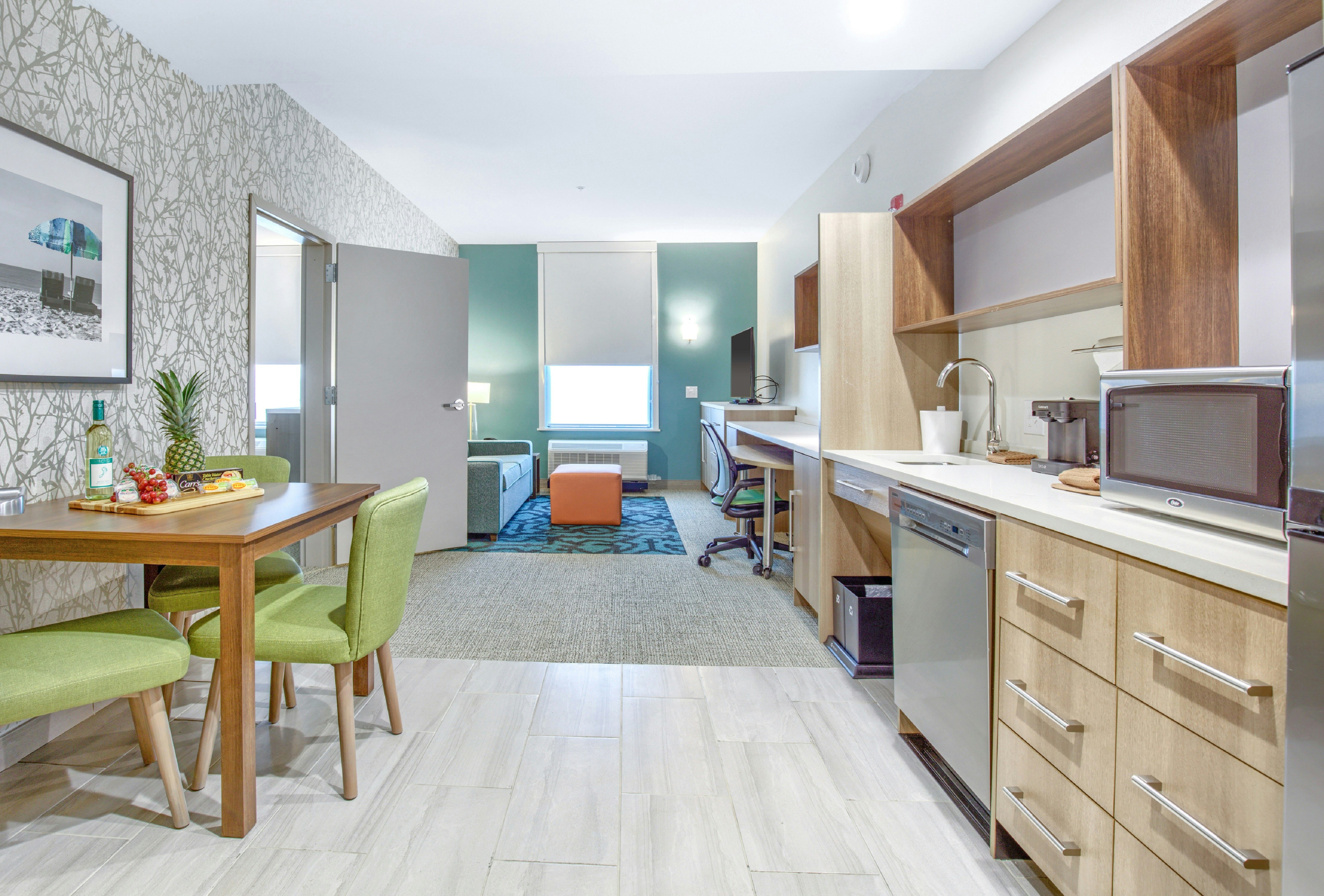 1 KING 1BDRM SUITE NONSMOK